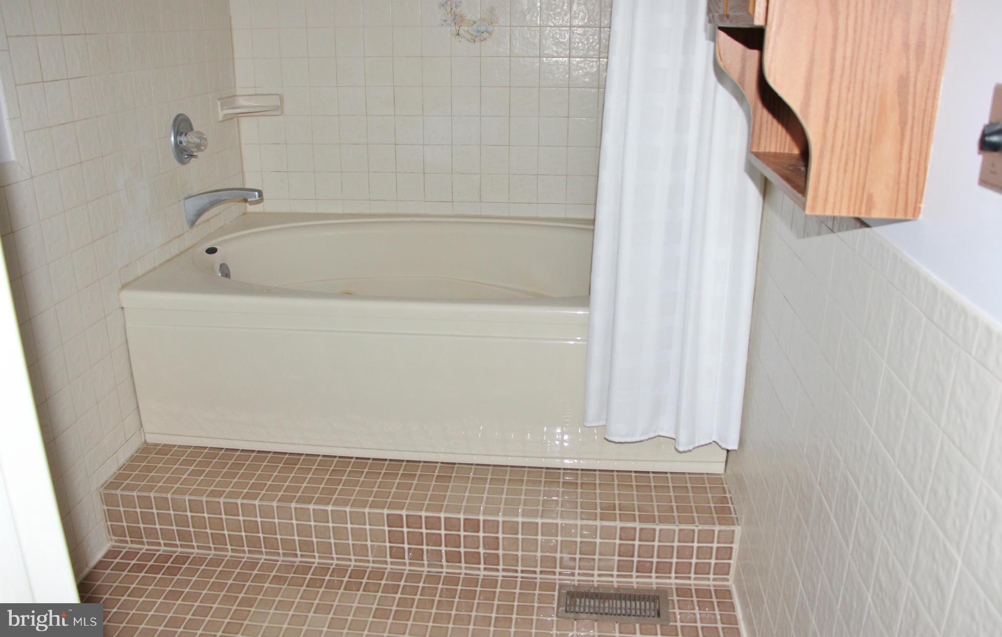 MAXWELL HALL SUB - Residential