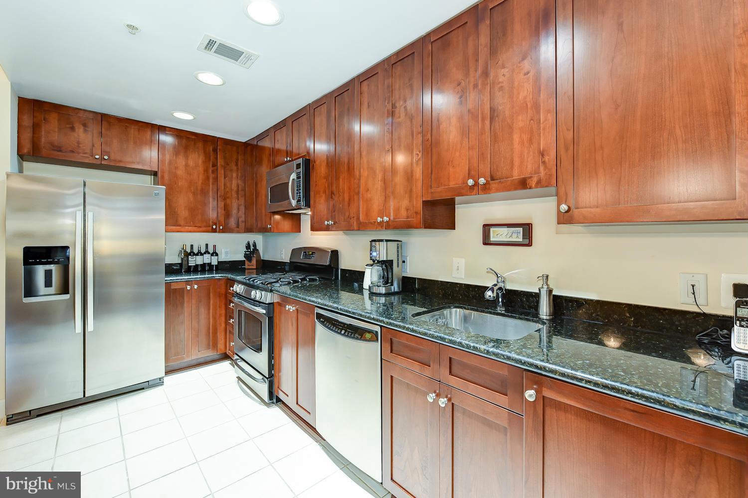 ECLIPSE ON CENTER PARK - Residential