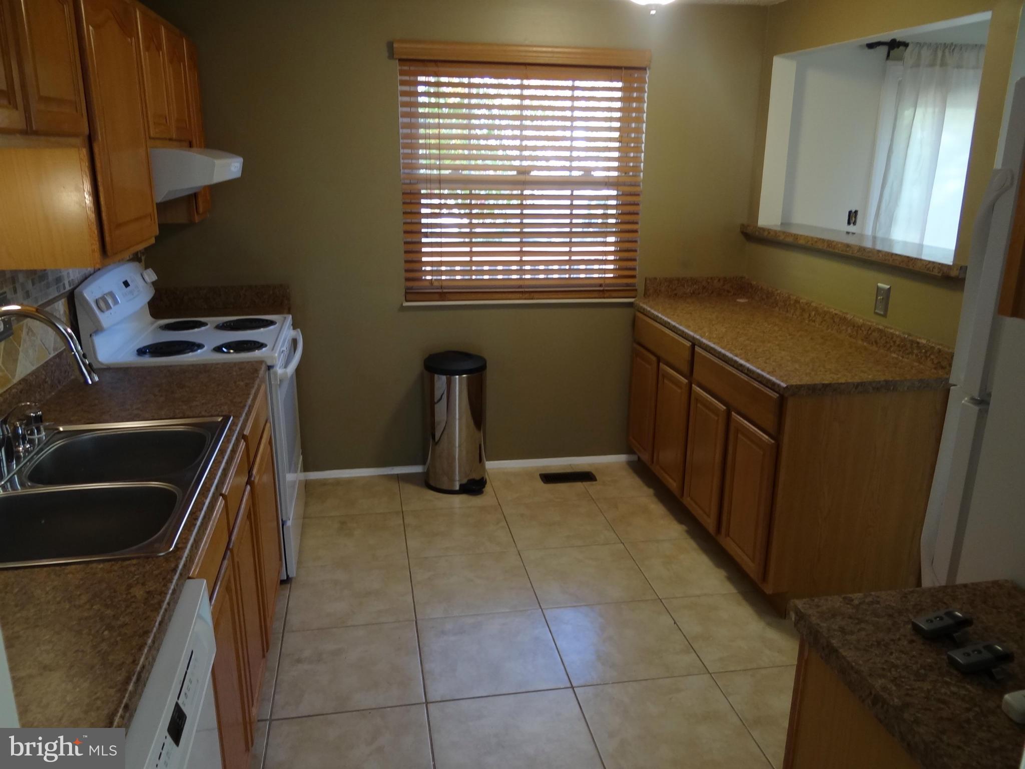 PROSPECT KNOLLS - Residential Lease