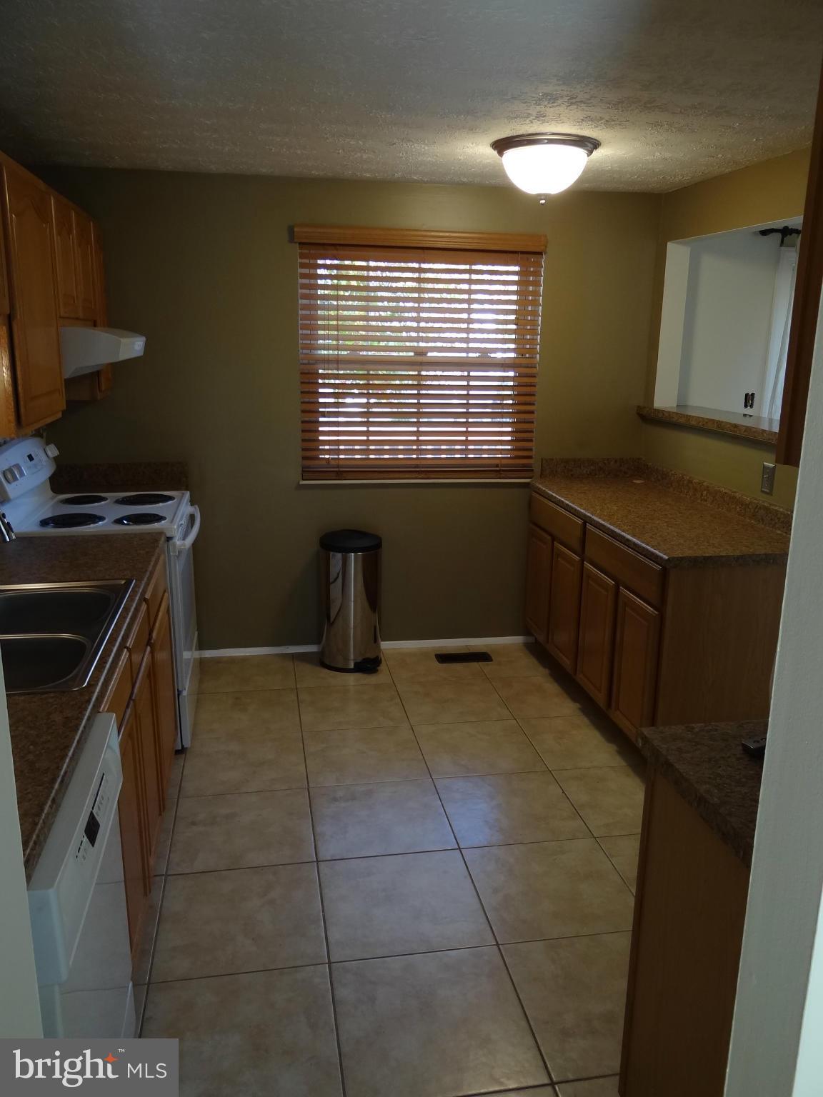 PROSPECT KNOLLS - Residential Lease