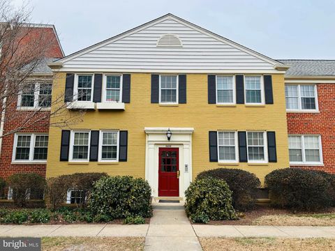 Photo of 6608 E Wakefield Drive #J-1, ALEXANDRIA, VA 22307 (MLS # VAFX2289332)