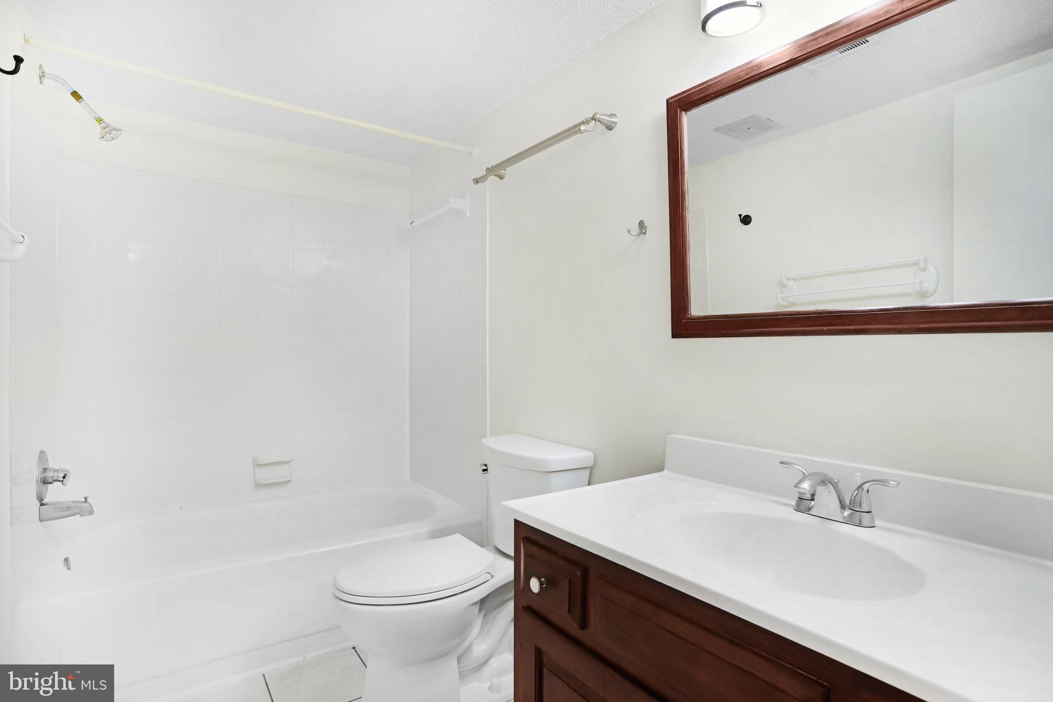 LAKEVIEW - Residential Lease