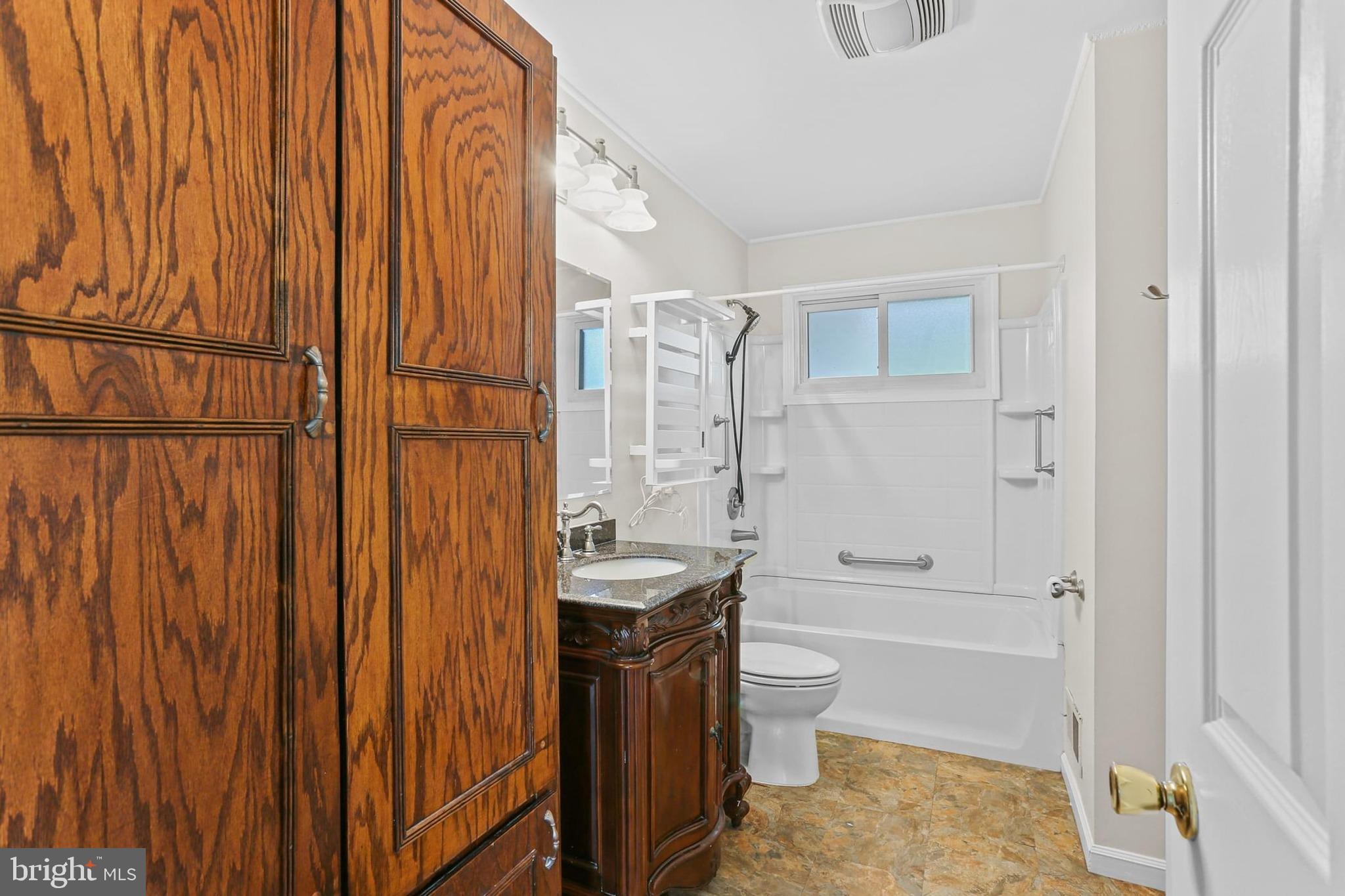 MUNSON HEIGHTS - Residential Lease