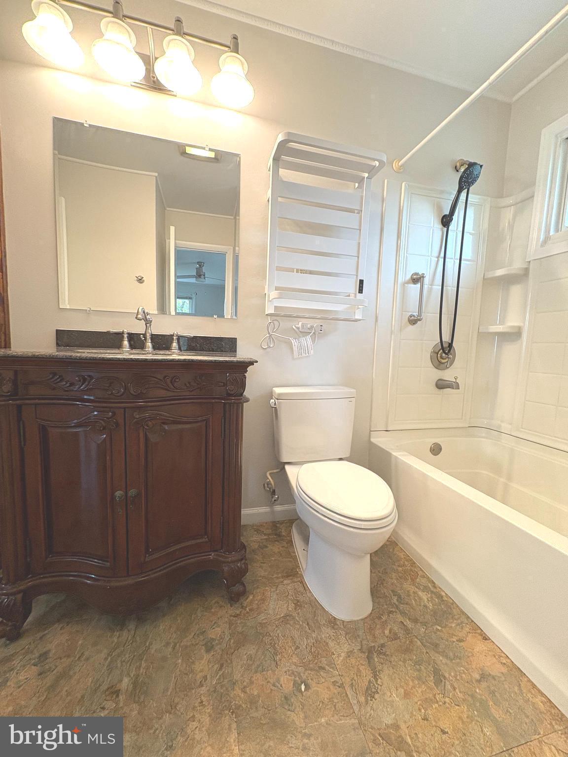 MUNSON HEIGHTS - Residential Lease