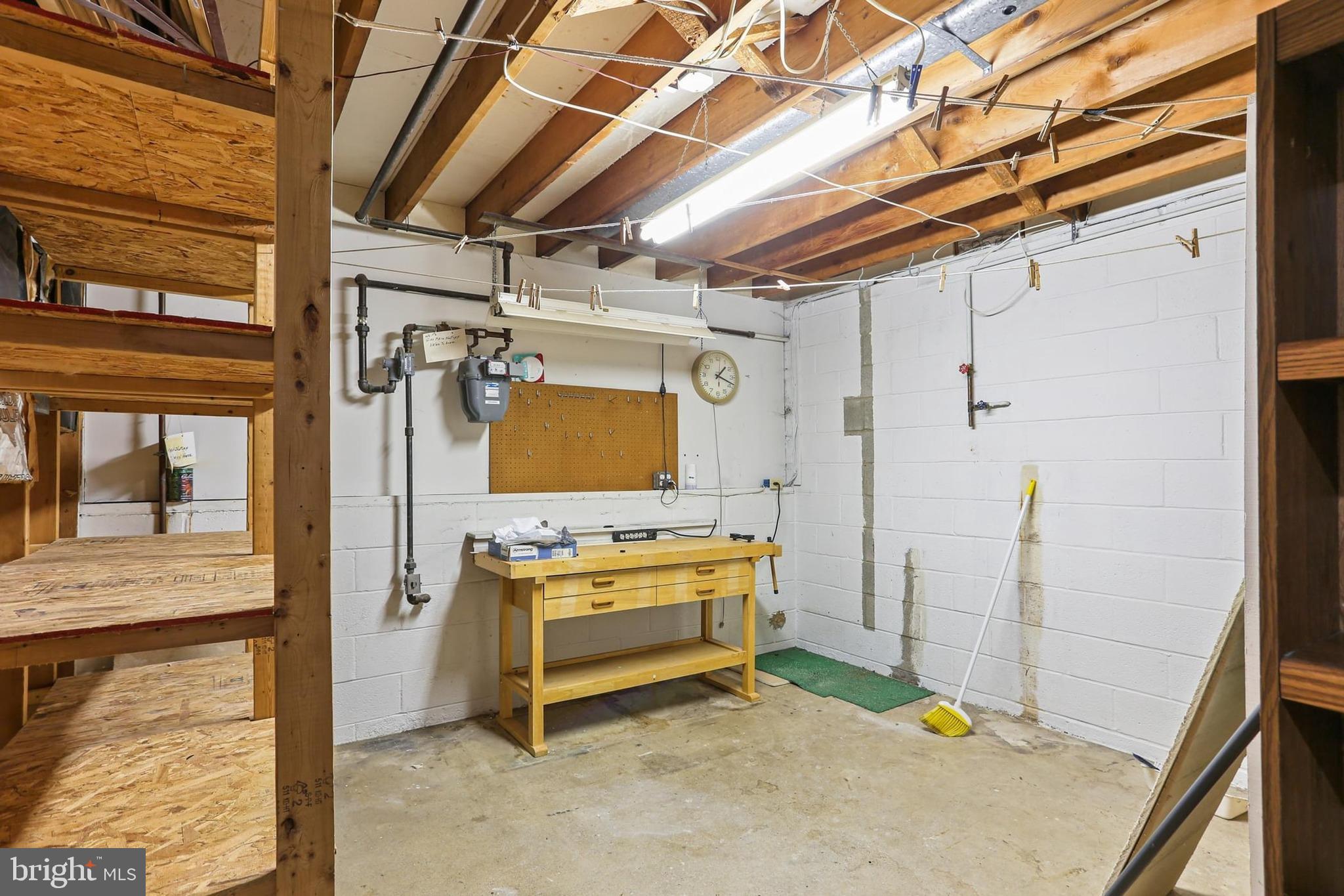 MUNSON HEIGHTS - Residential Lease