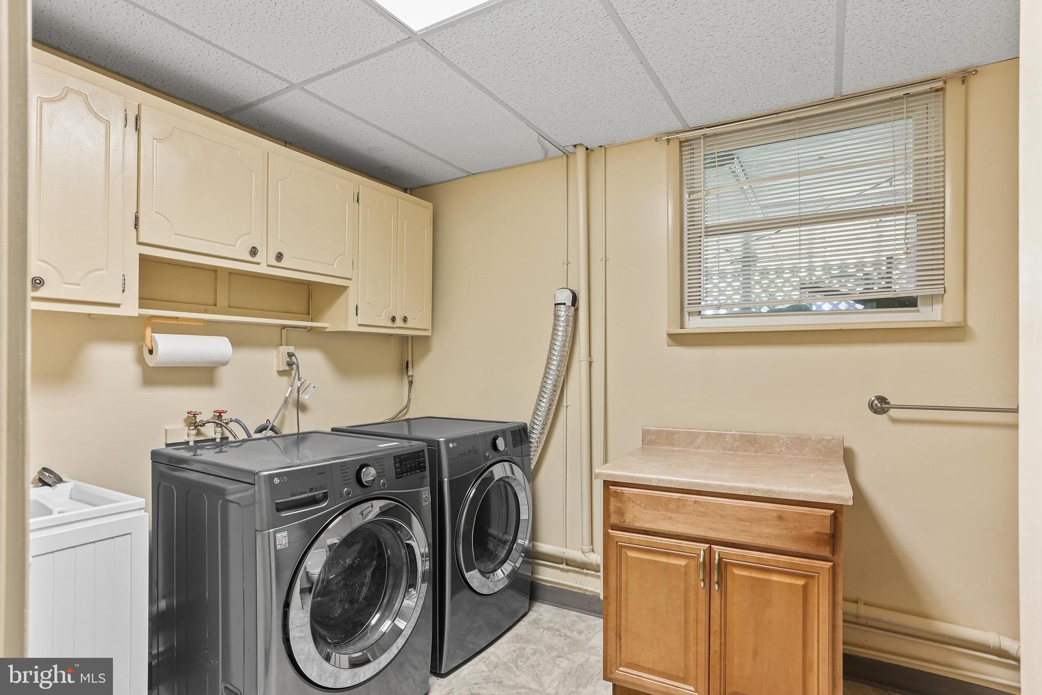 MUNSON HEIGHTS - Residential Lease