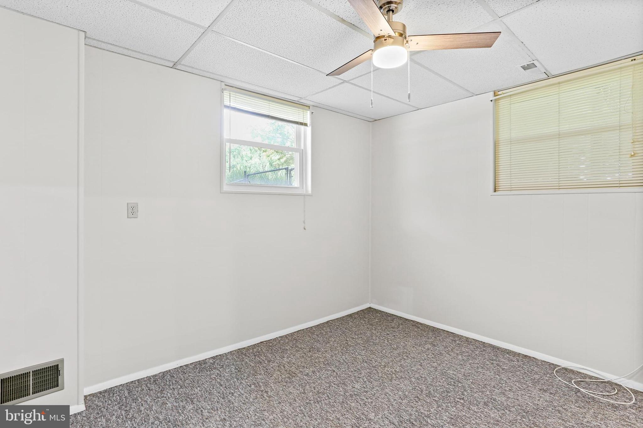 MUNSON HEIGHTS - Residential Lease