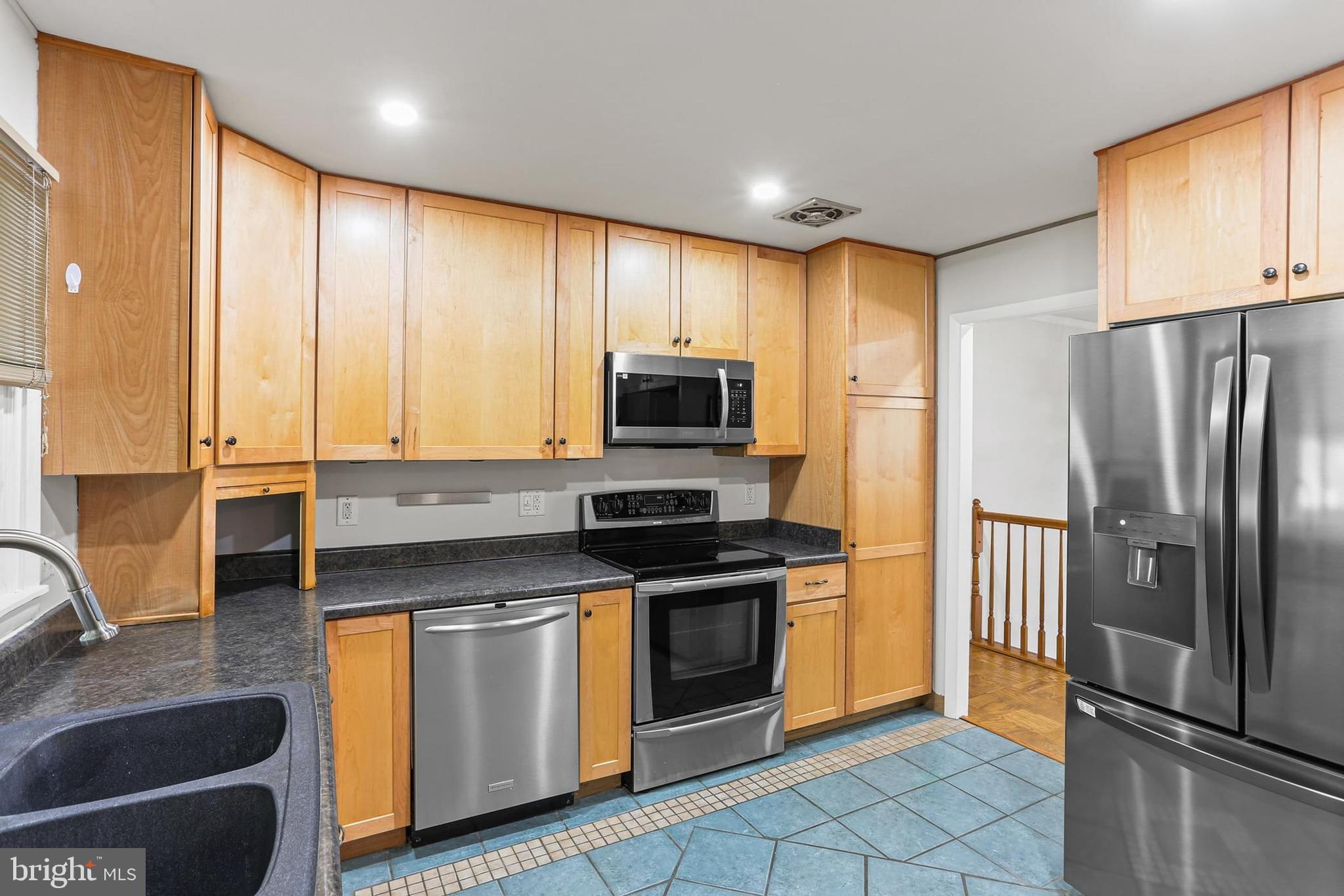 MUNSON HEIGHTS - Residential Lease