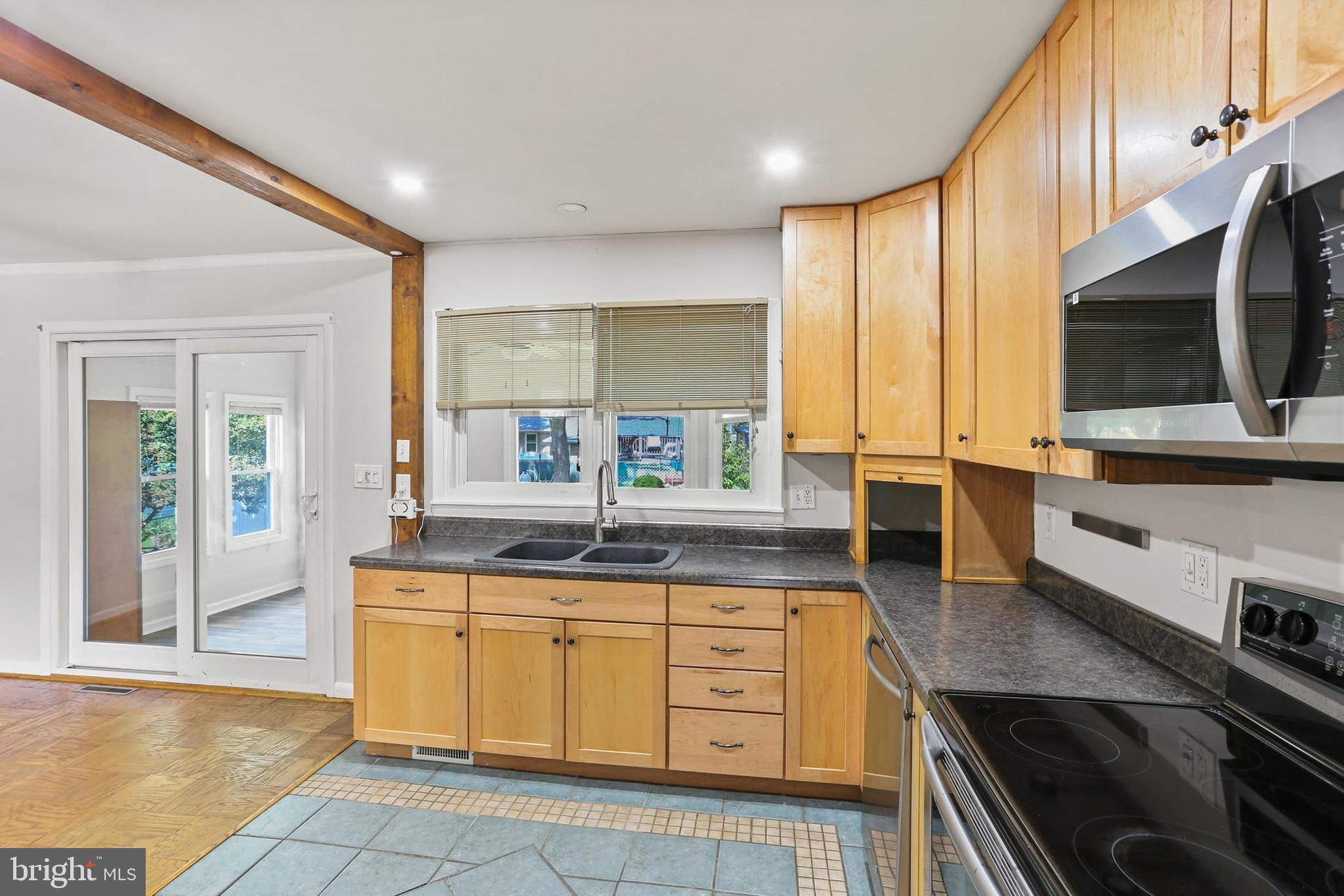 MUNSON HEIGHTS - Residential Lease