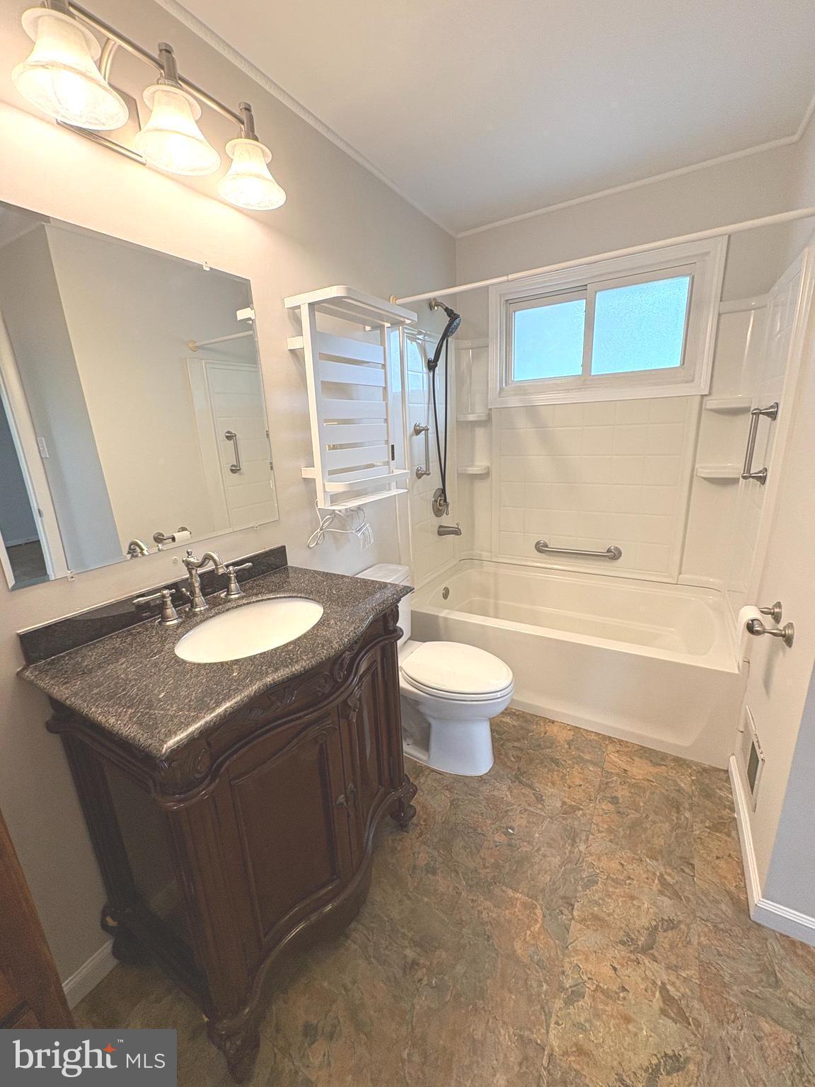 MUNSON HEIGHTS - Residential Lease