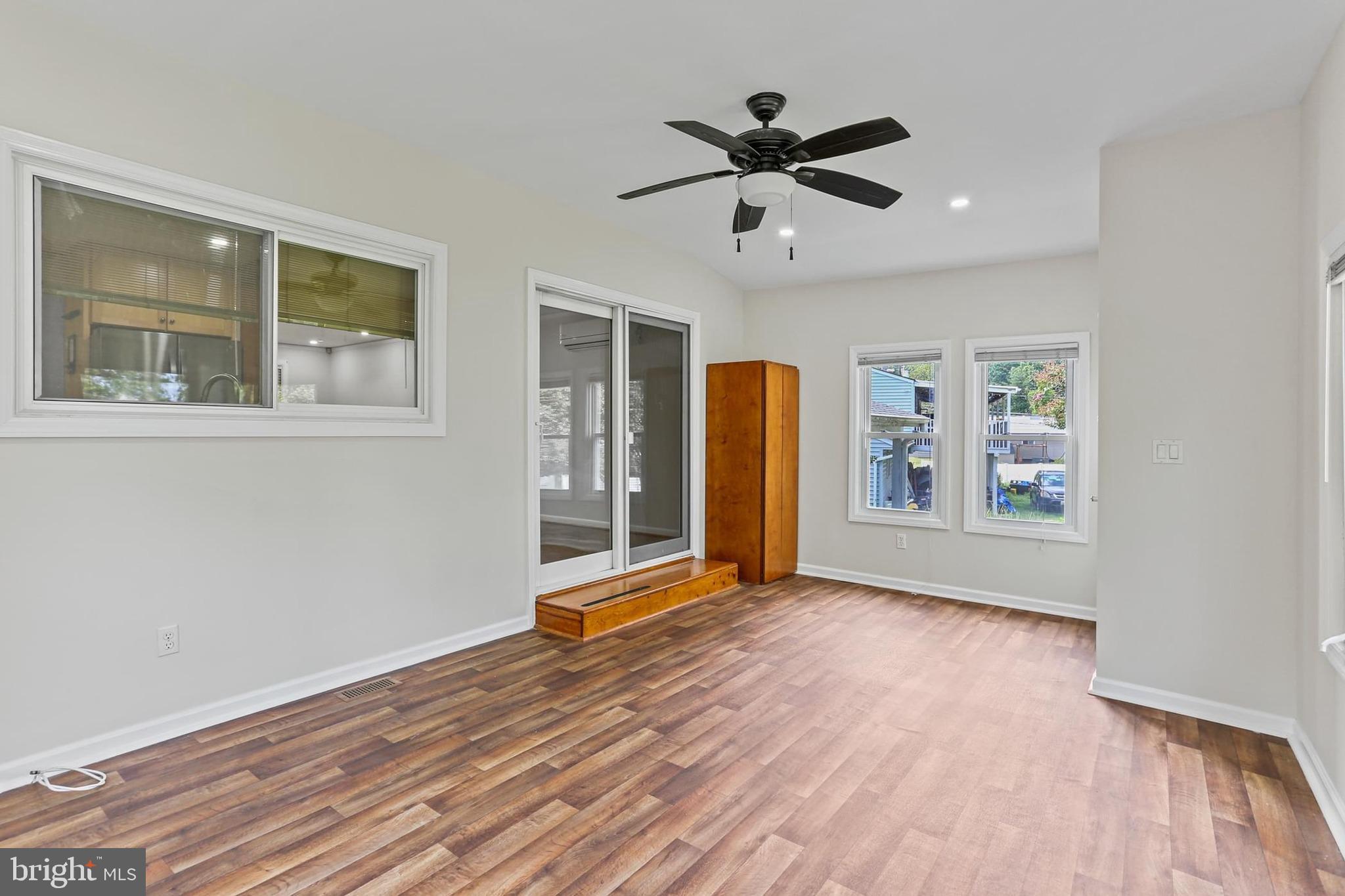 MUNSON HEIGHTS - Residential Lease