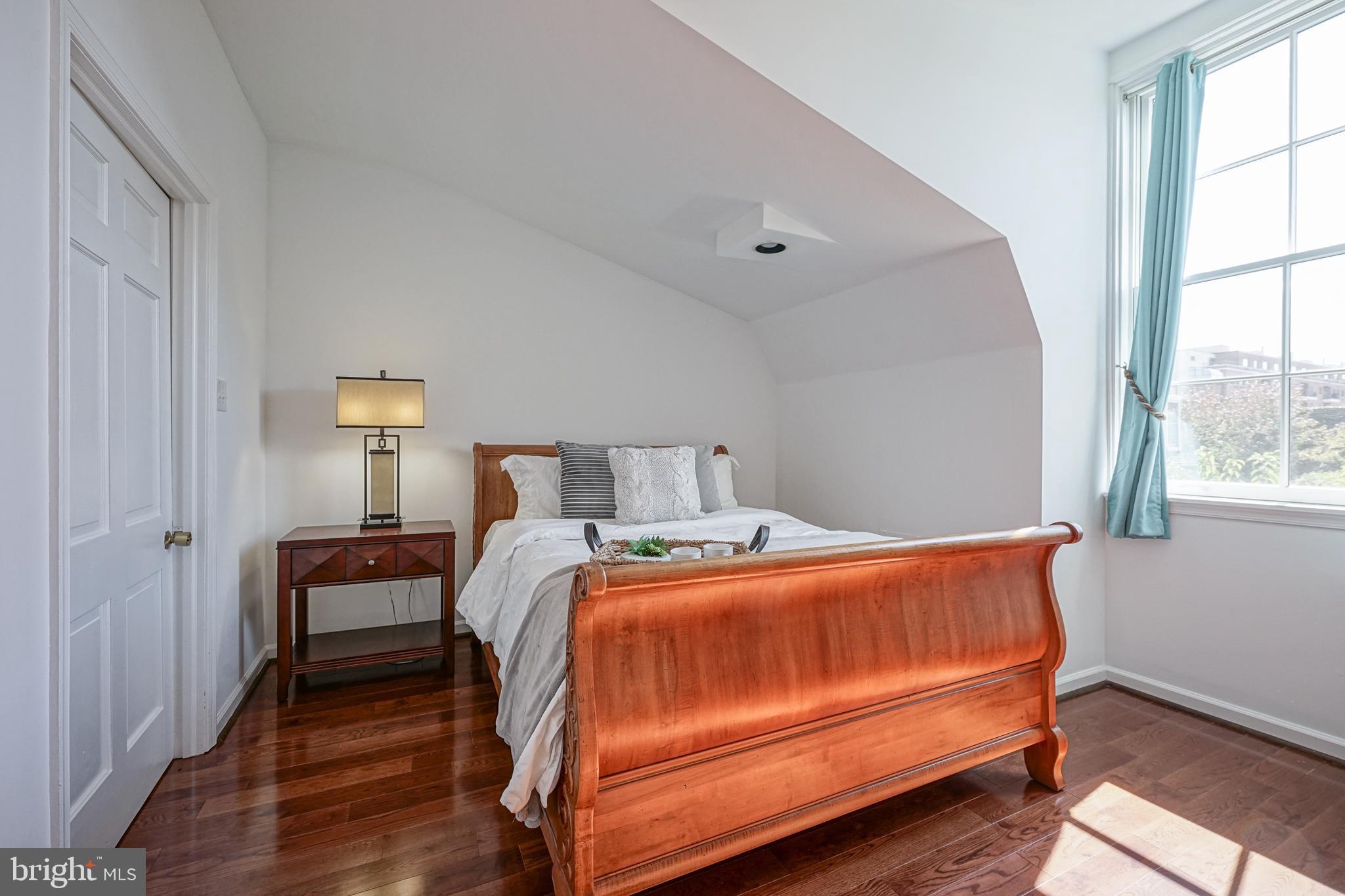 SOCIETY HILL - Residential