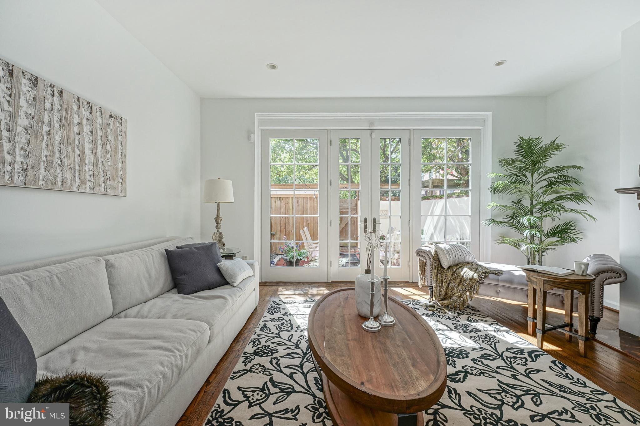 SOCIETY HILL - Residential