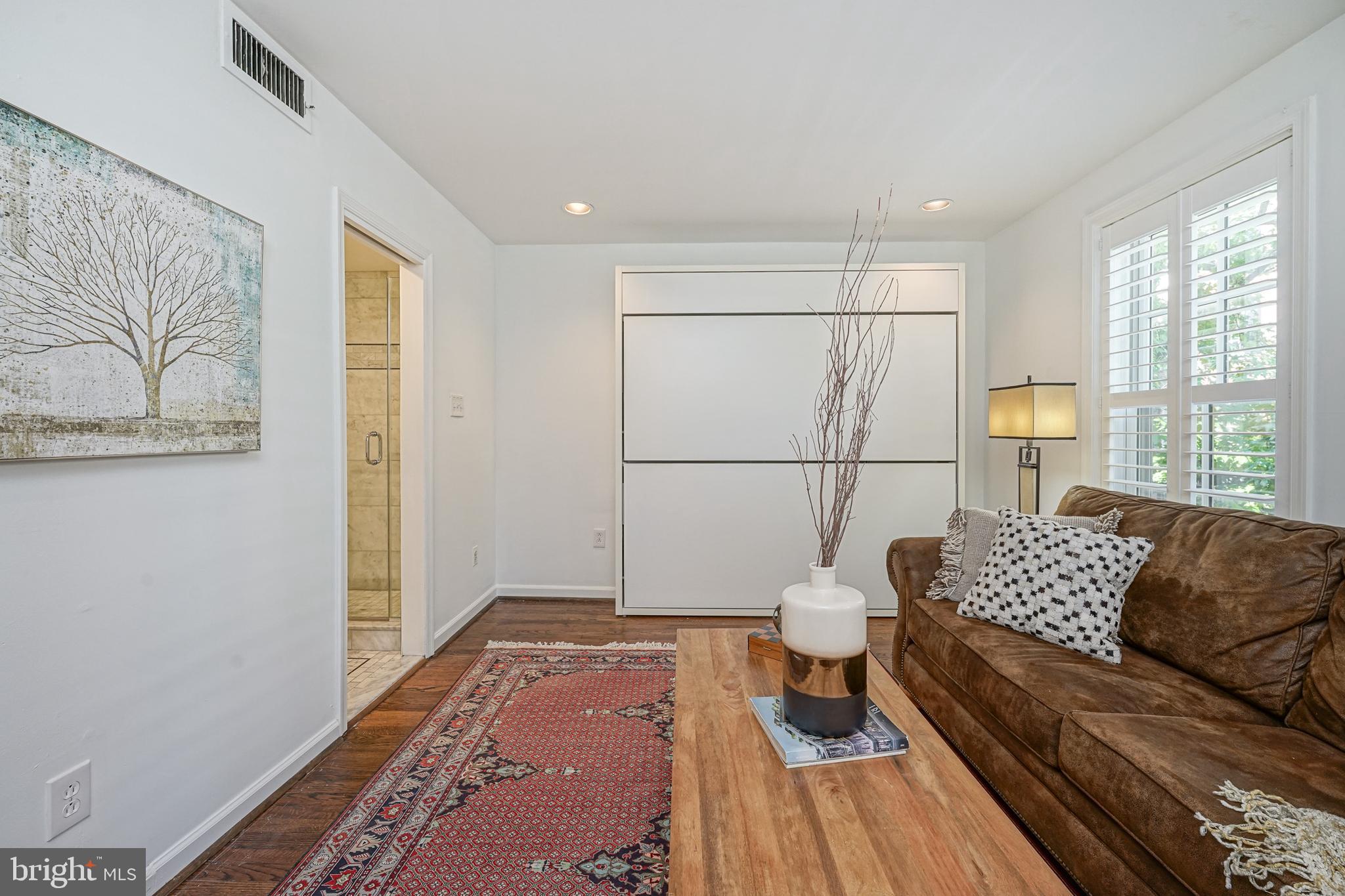 SOCIETY HILL - Residential