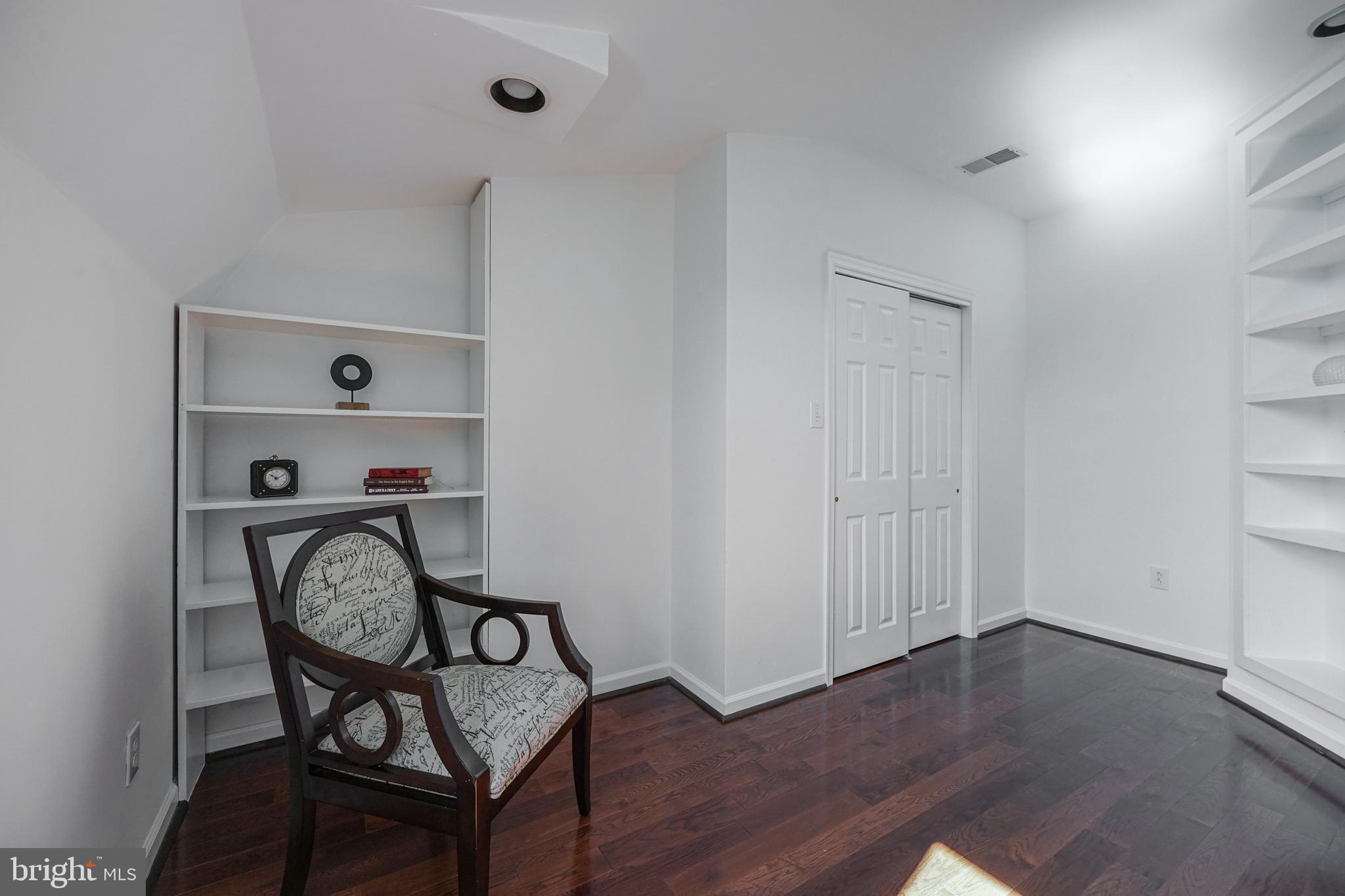 SOCIETY HILL - Residential