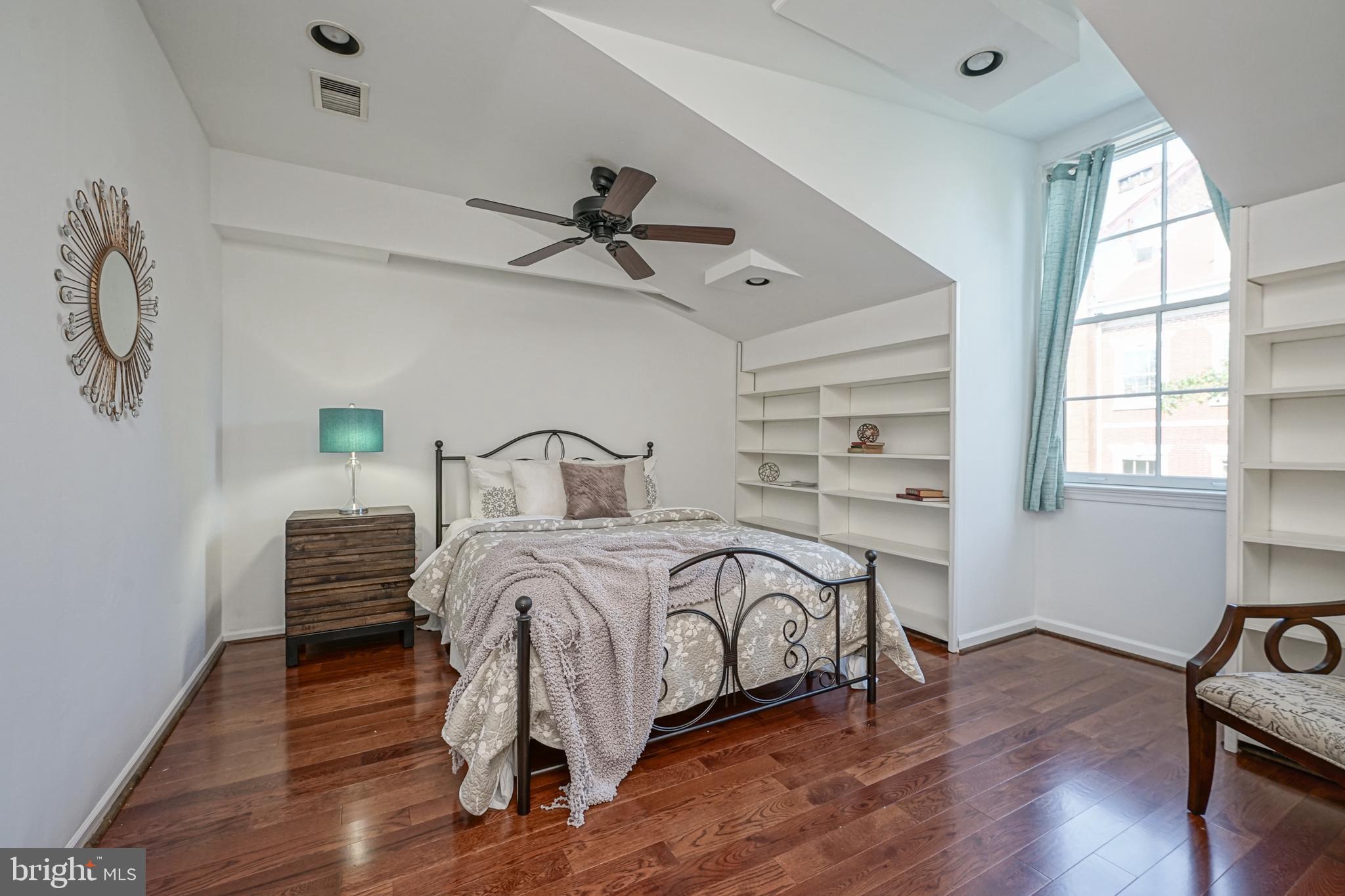 SOCIETY HILL - Residential