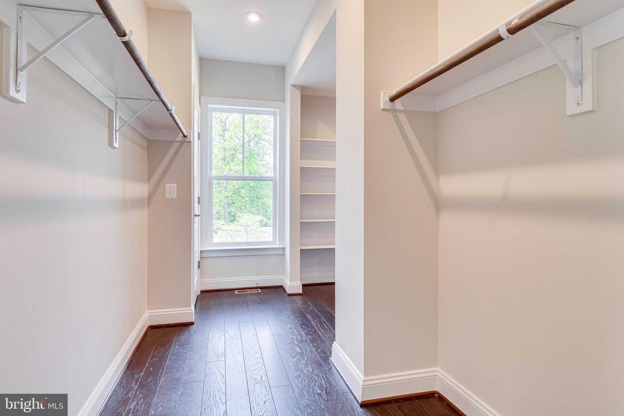 VIENNA WOODS - Residential