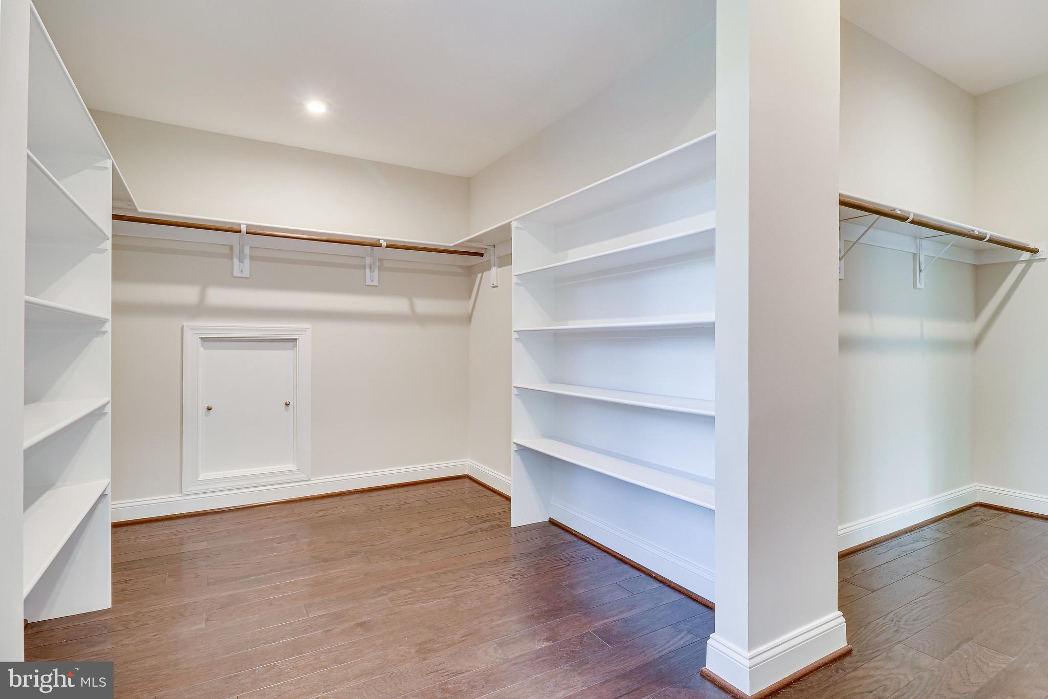 VIENNA WOODS - Residential