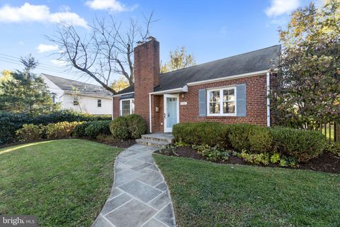 Photo of 10102 CRESTWOOD RD, KENSINGTON, MD 20895 (MLS # MDMC2075294)