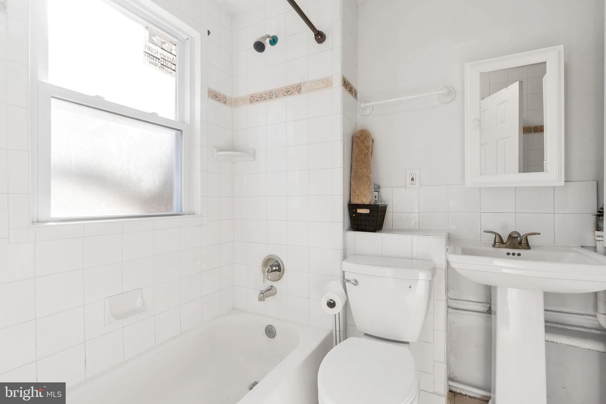 PIMMIT HILLS - Residential Lease