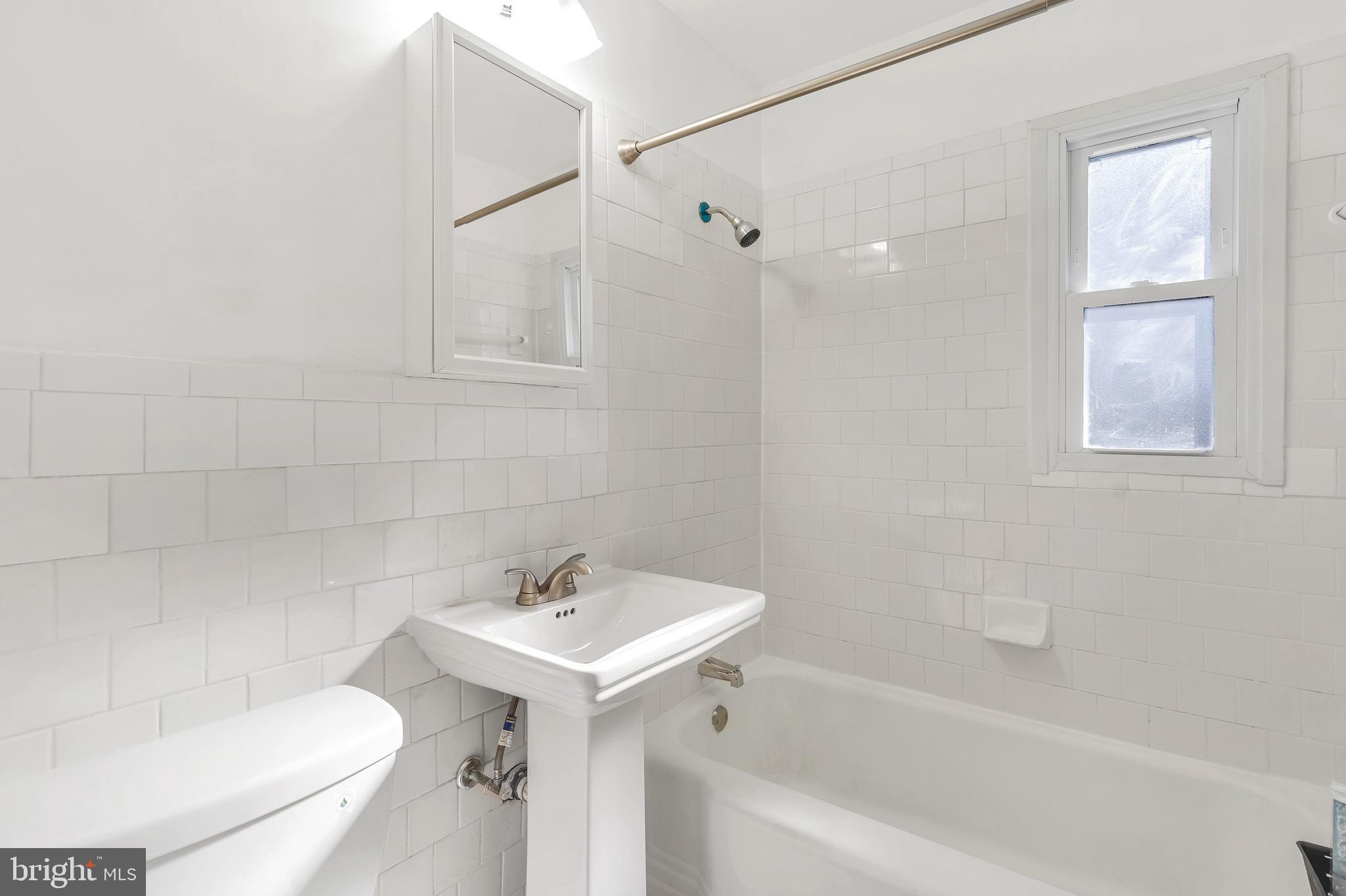 PIMMIT HILLS - Residential Lease