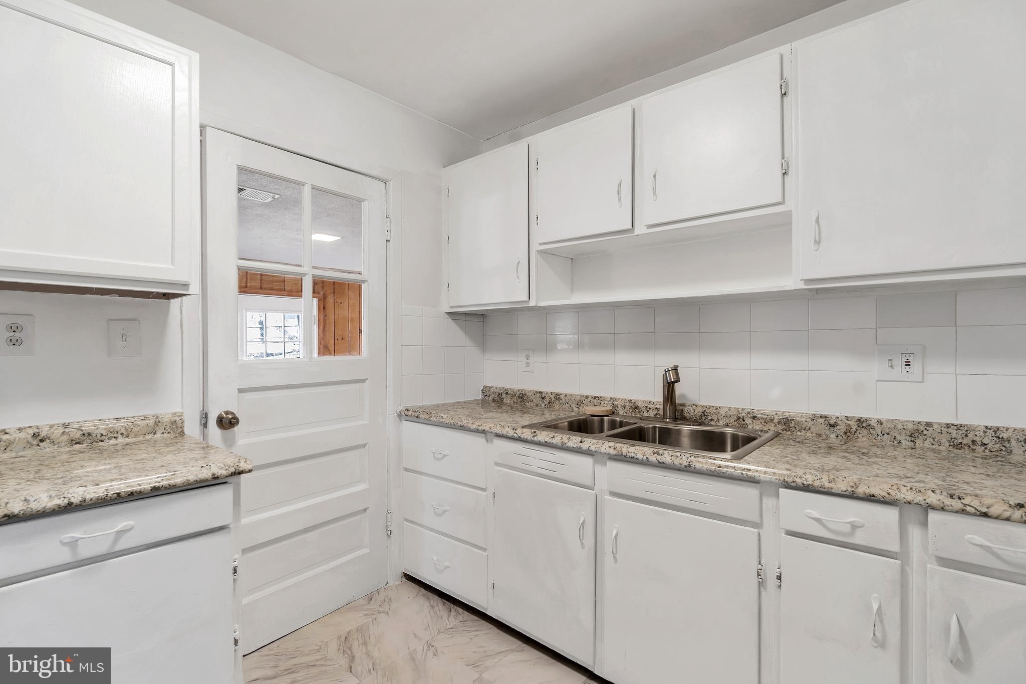 PIMMIT HILLS - Residential Lease