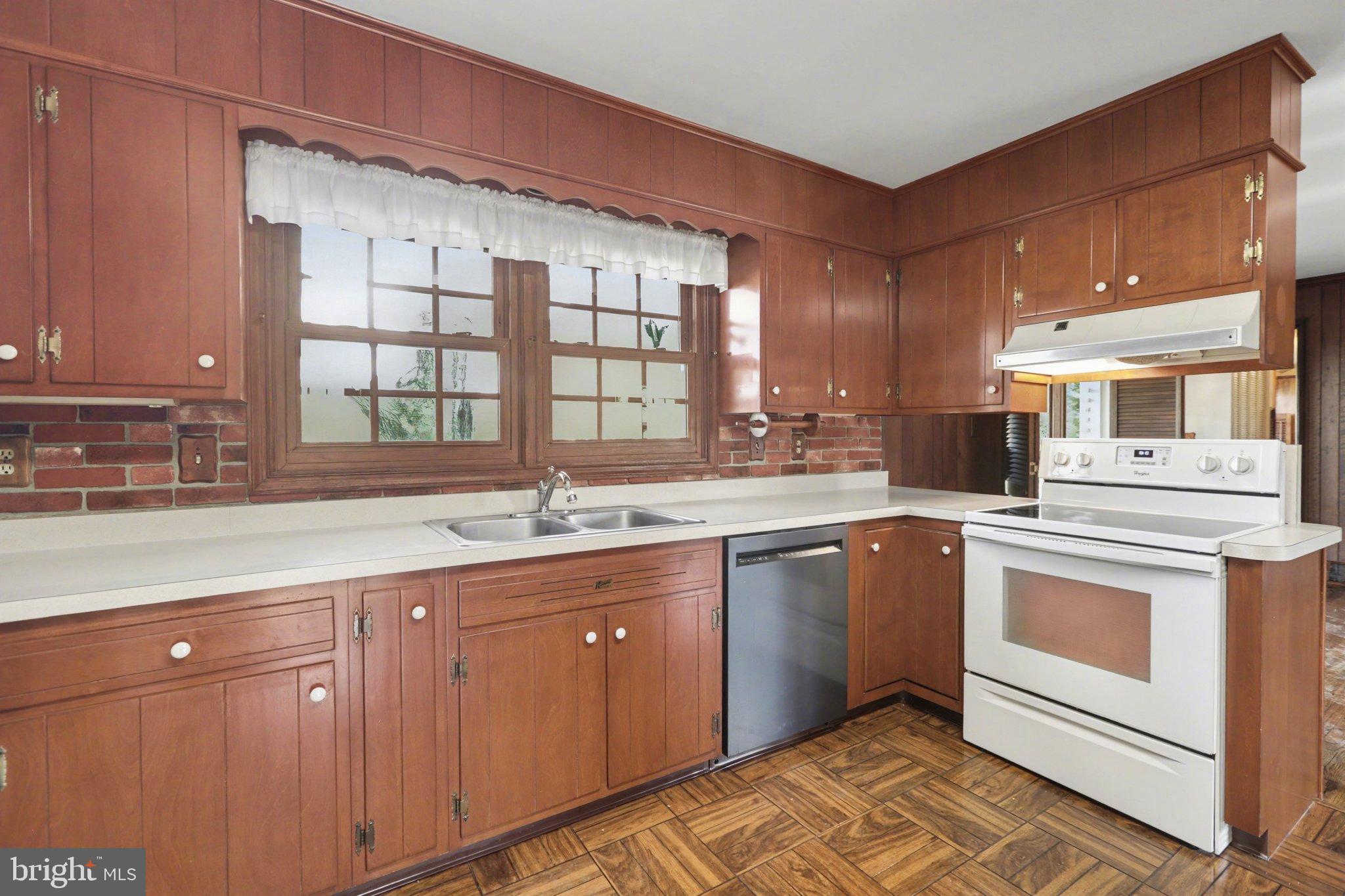 STAFFORD HEIGHTS - Residential