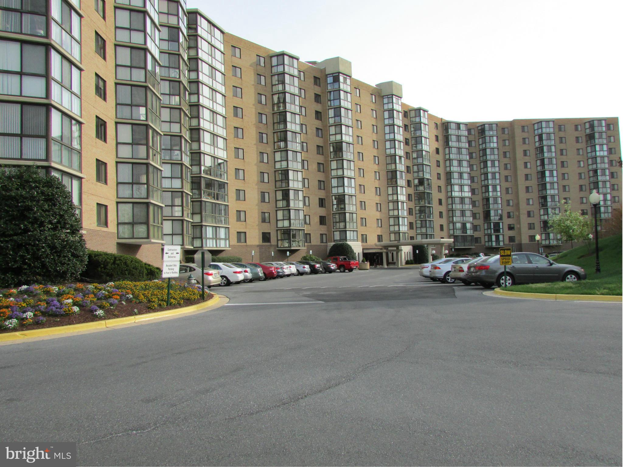 Large, sunny 1 BR/1BA condo with eat-in kitchen and separate dining room, Washer/dryer in unit. New paint, newer carpet, new appliances, ample outdoor parking. Enjoy secure, gated community, Age restricted to 55 plus. Active Adult living, Outdoor pool and lanai, 2 indoor pools, free fitness center, tennis, golf course, walk to shopping and 2 clubhouses. Must see! Available July 1.