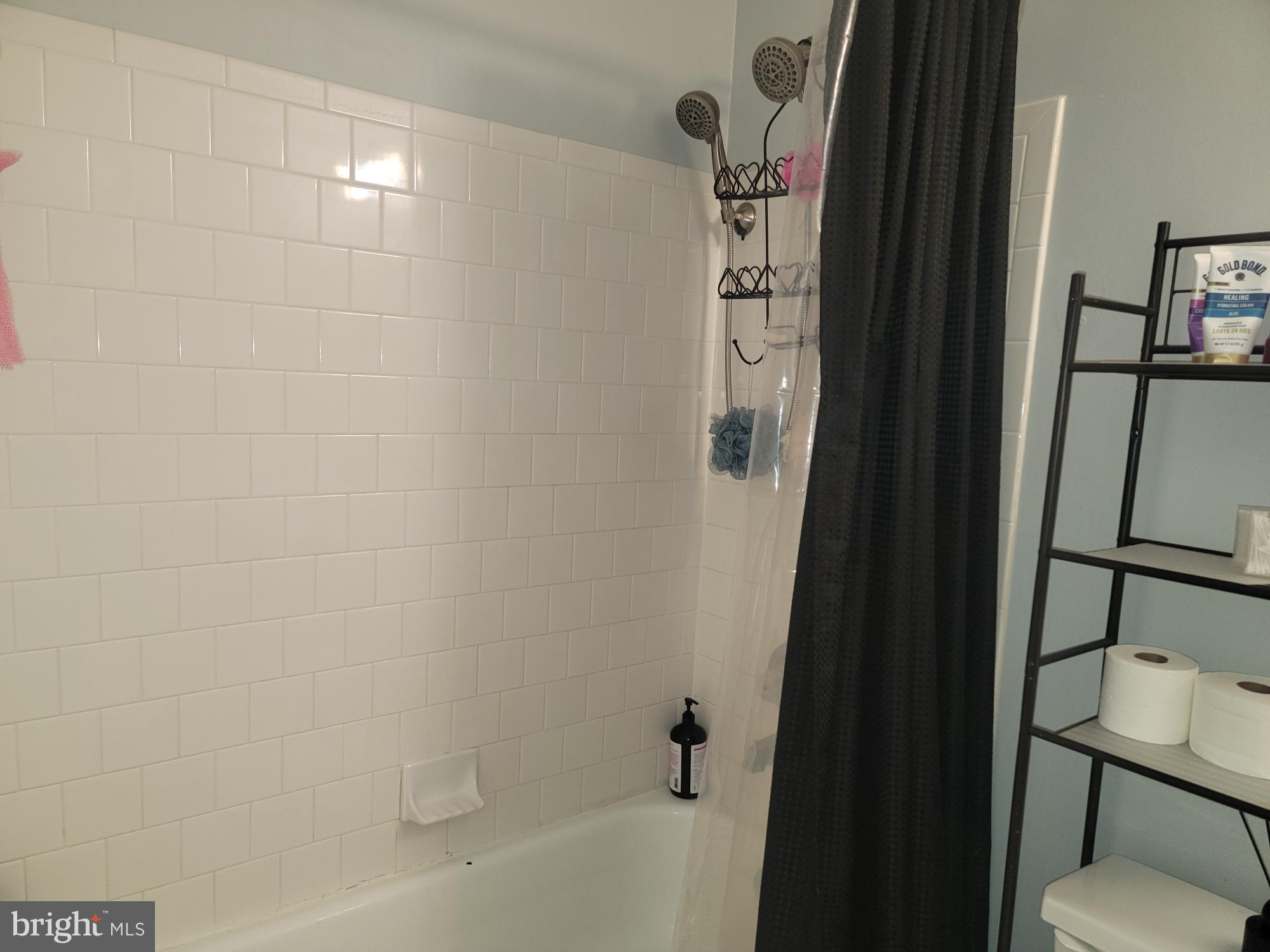 OAK COURT - Residential