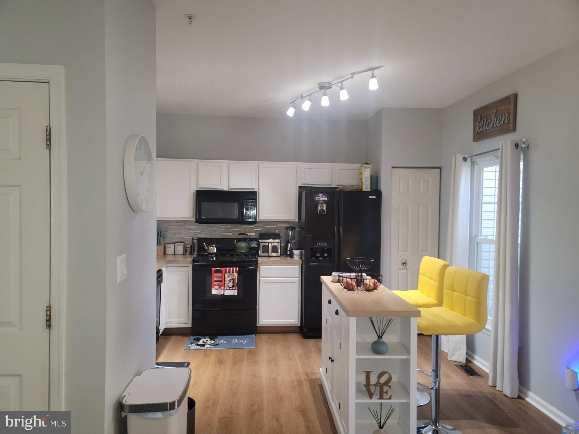 OAK COURT - Residential