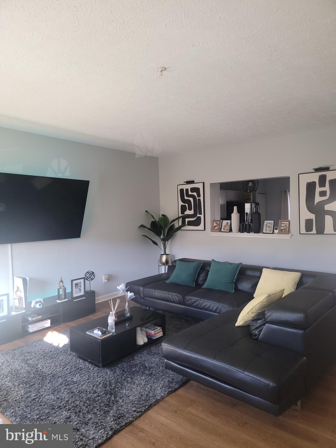 OAK COURT - Residential