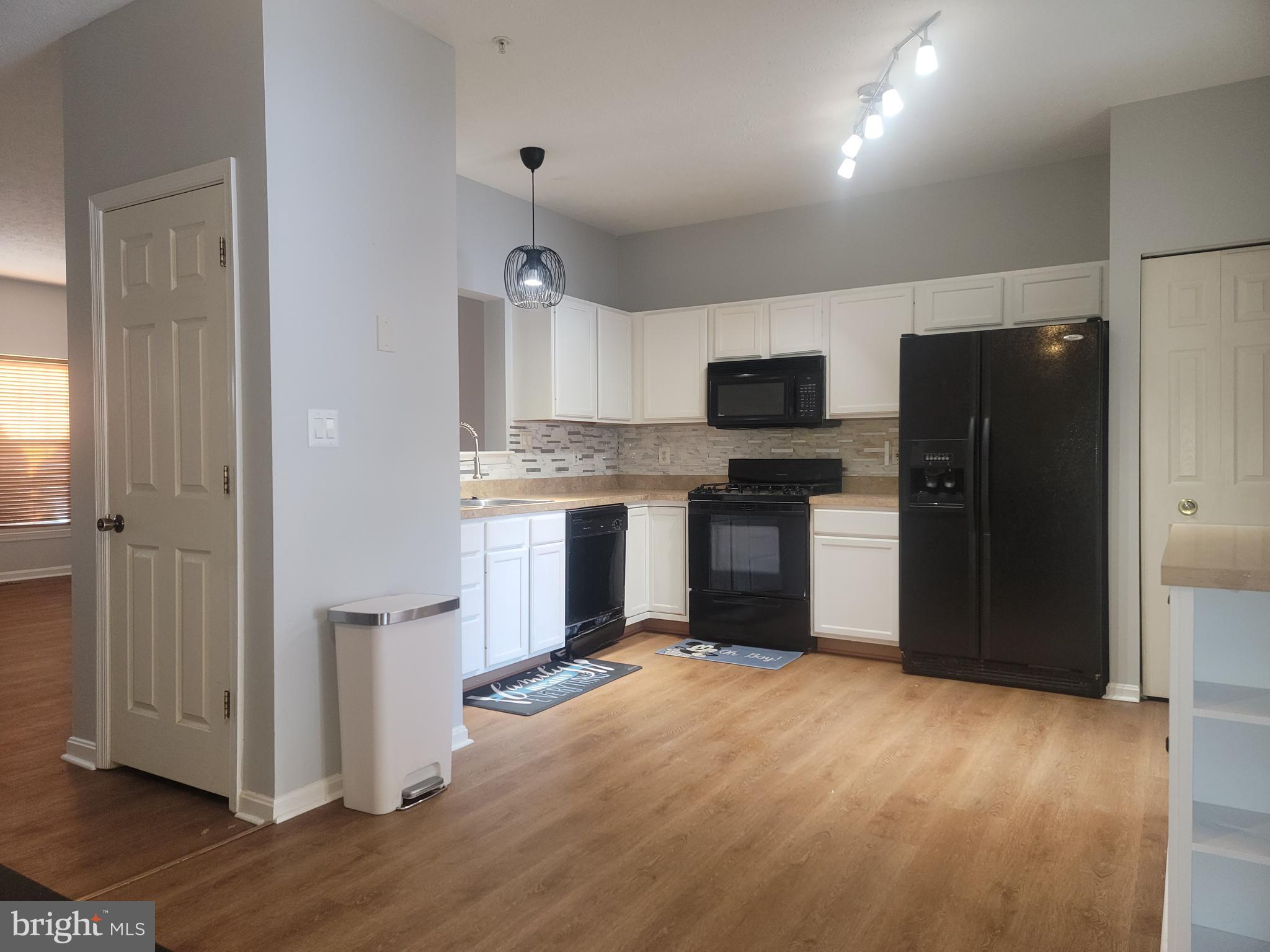 OAK COURT - Residential