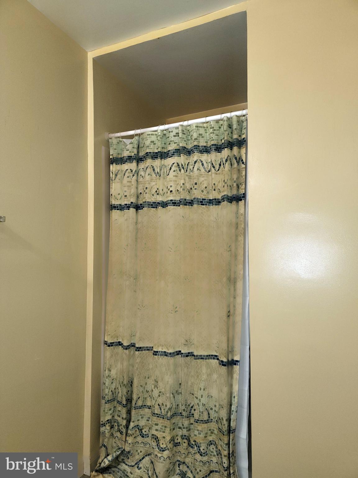 OAK COURT - Residential