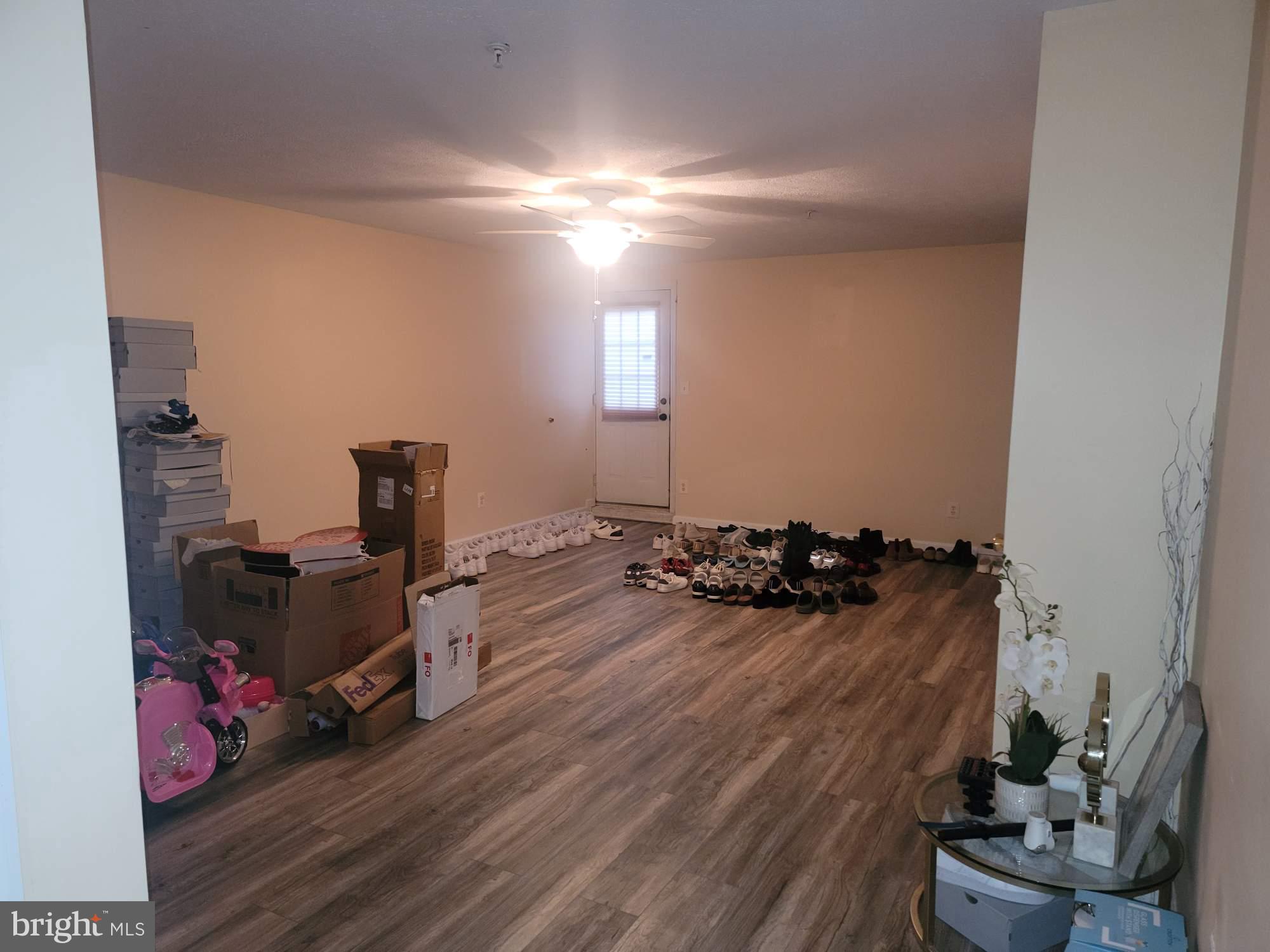 OAK COURT - Residential