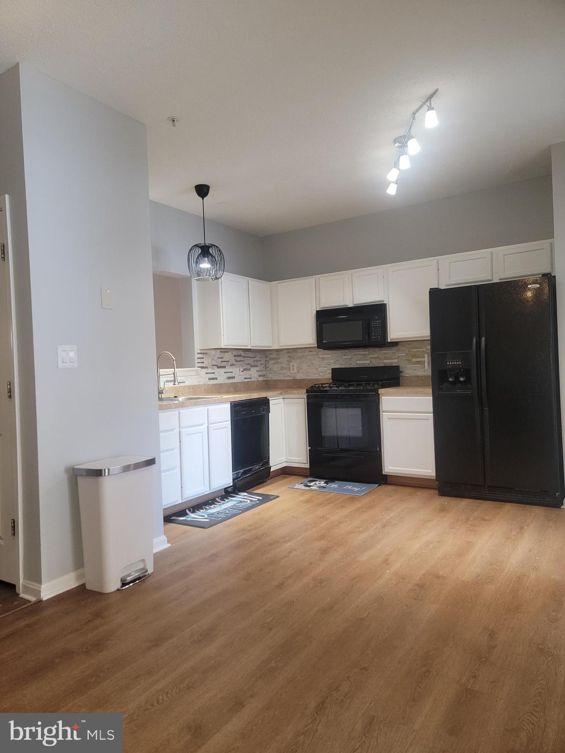 OAK COURT - Residential