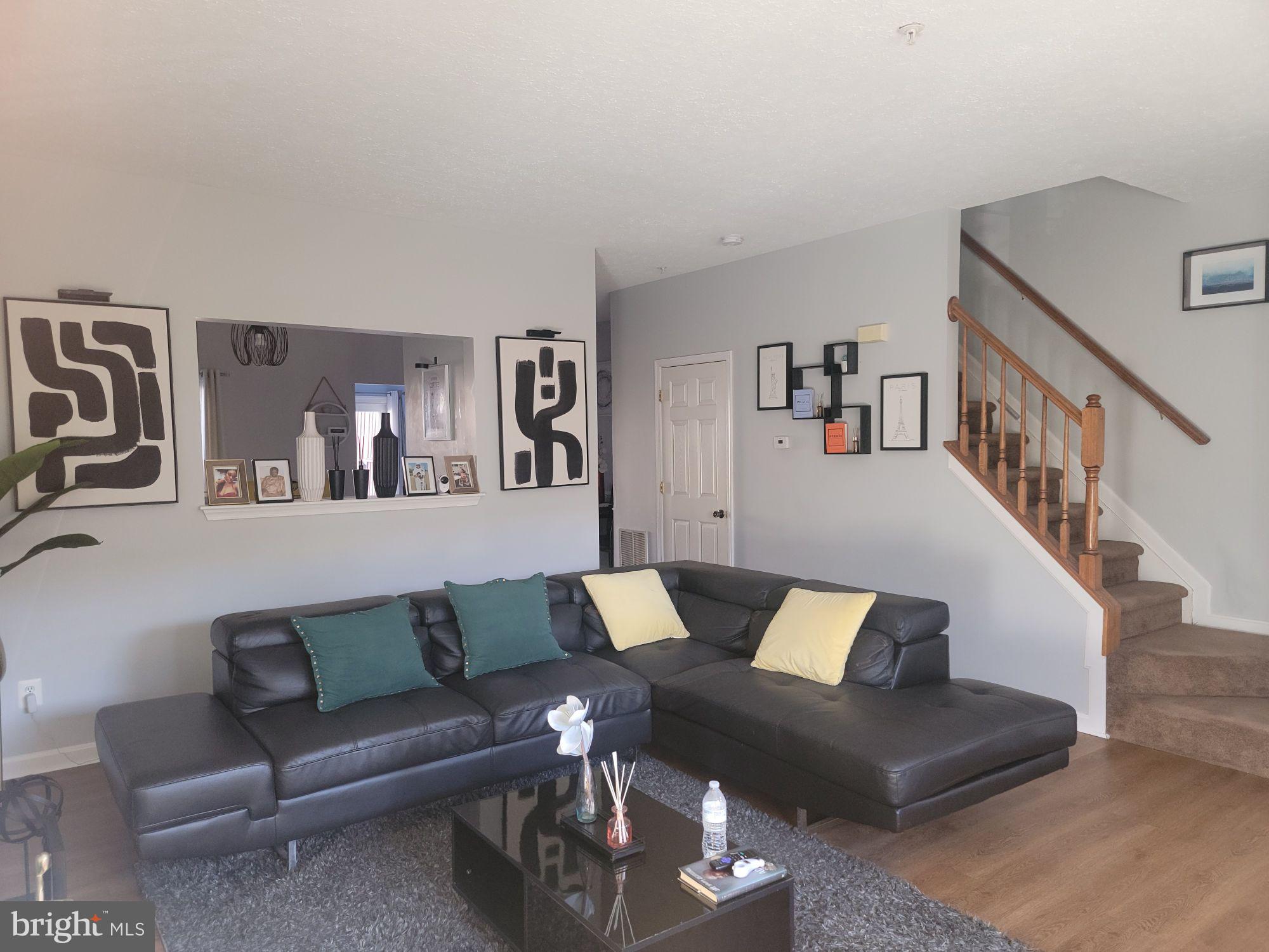 OAK COURT - Residential