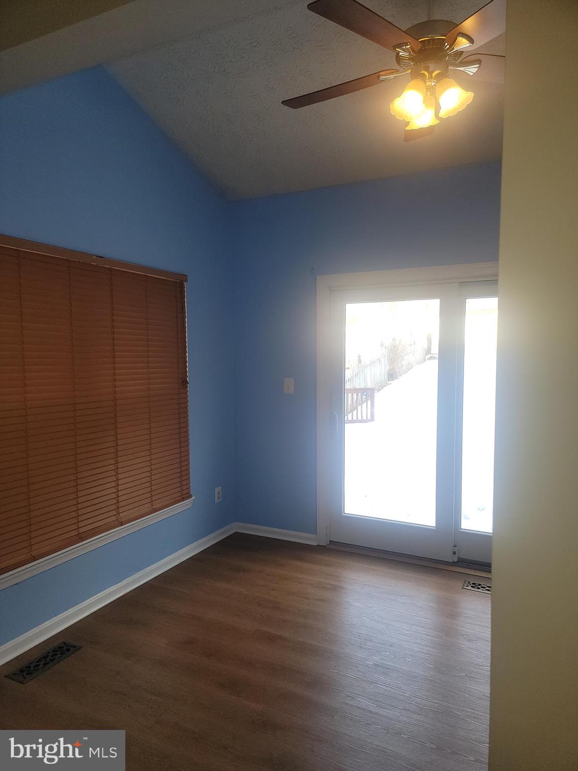 OAK COURT - Residential