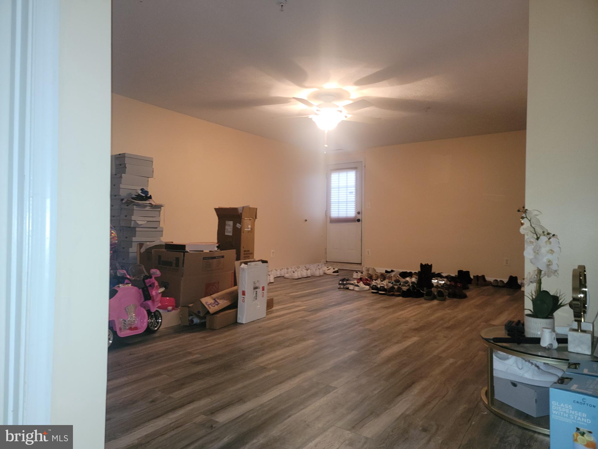 OAK COURT - Residential