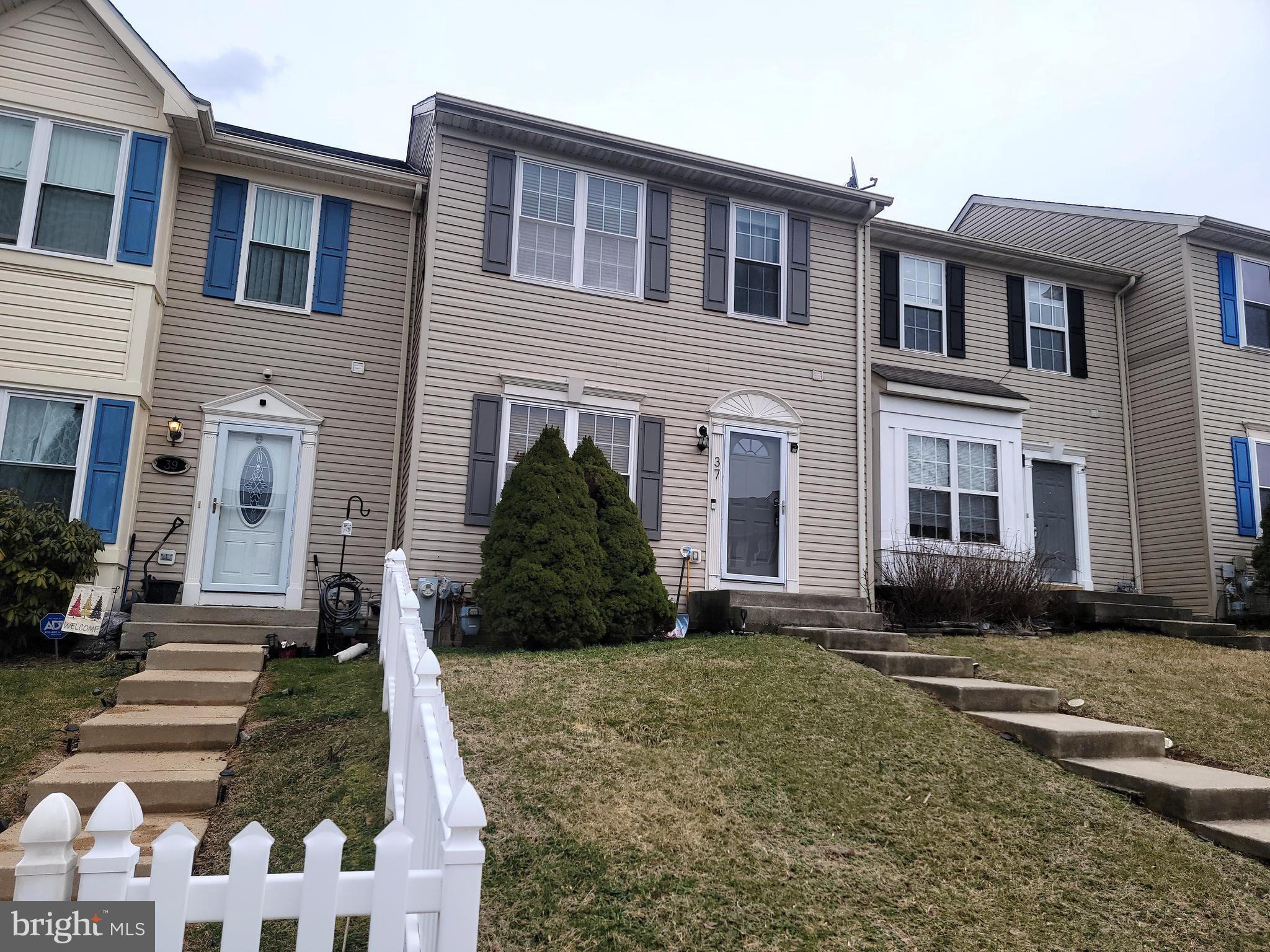 OAK COURT - Residential