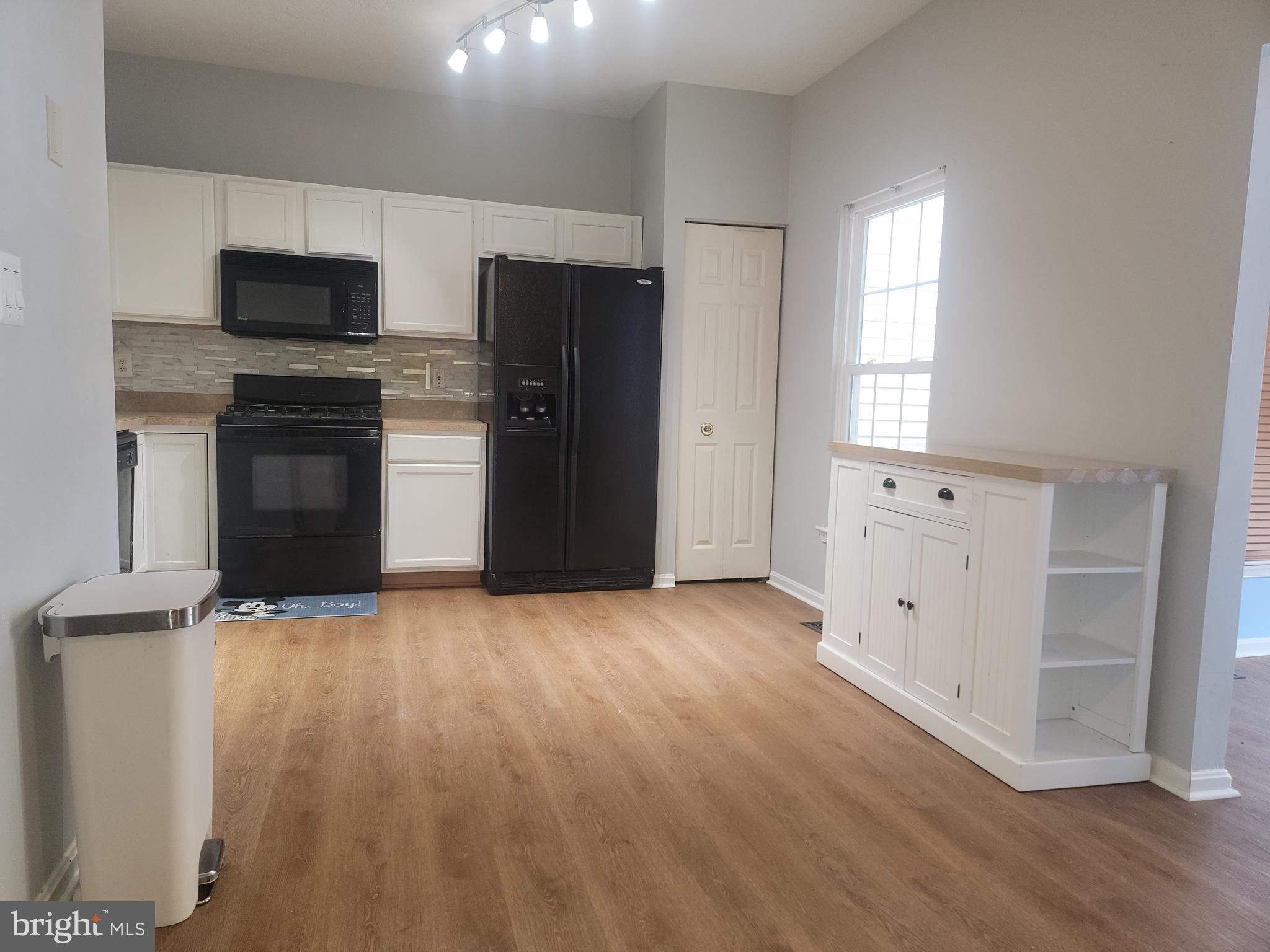 OAK COURT - Residential