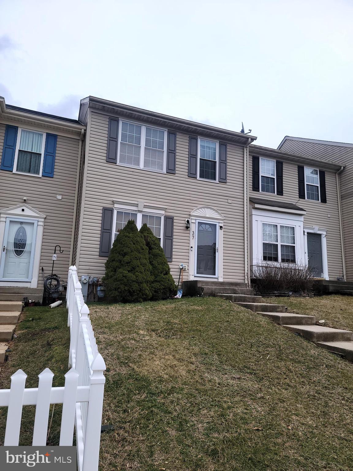 OAK COURT - Residential