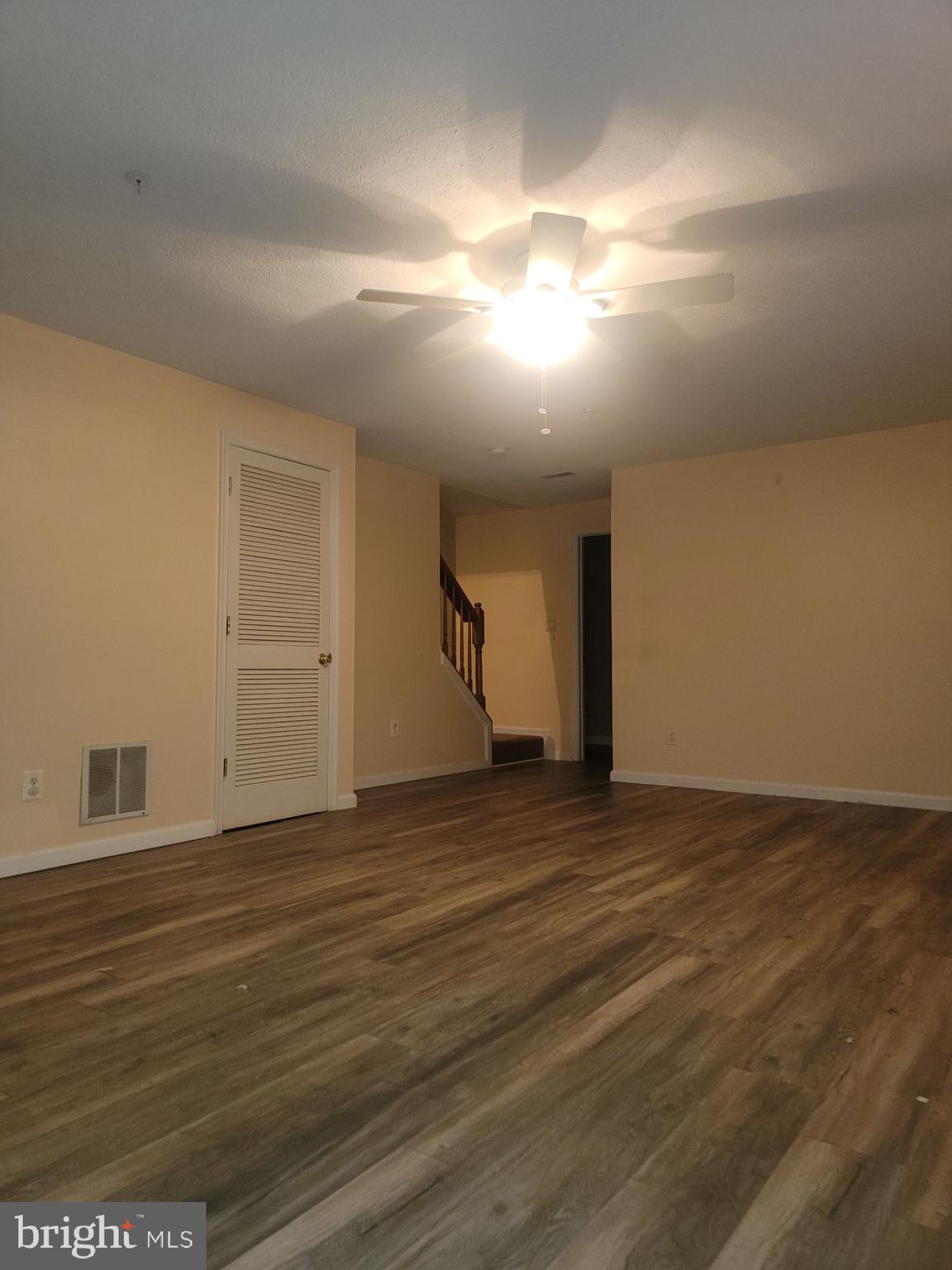 OAK COURT - Residential