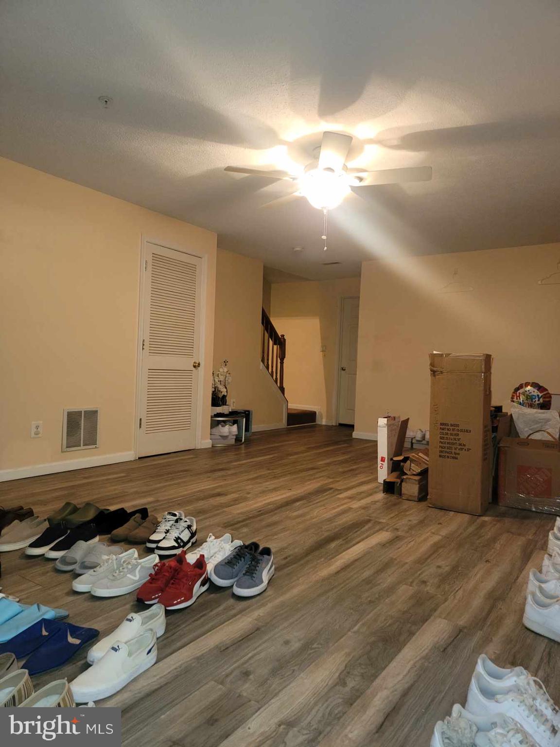 OAK COURT - Residential