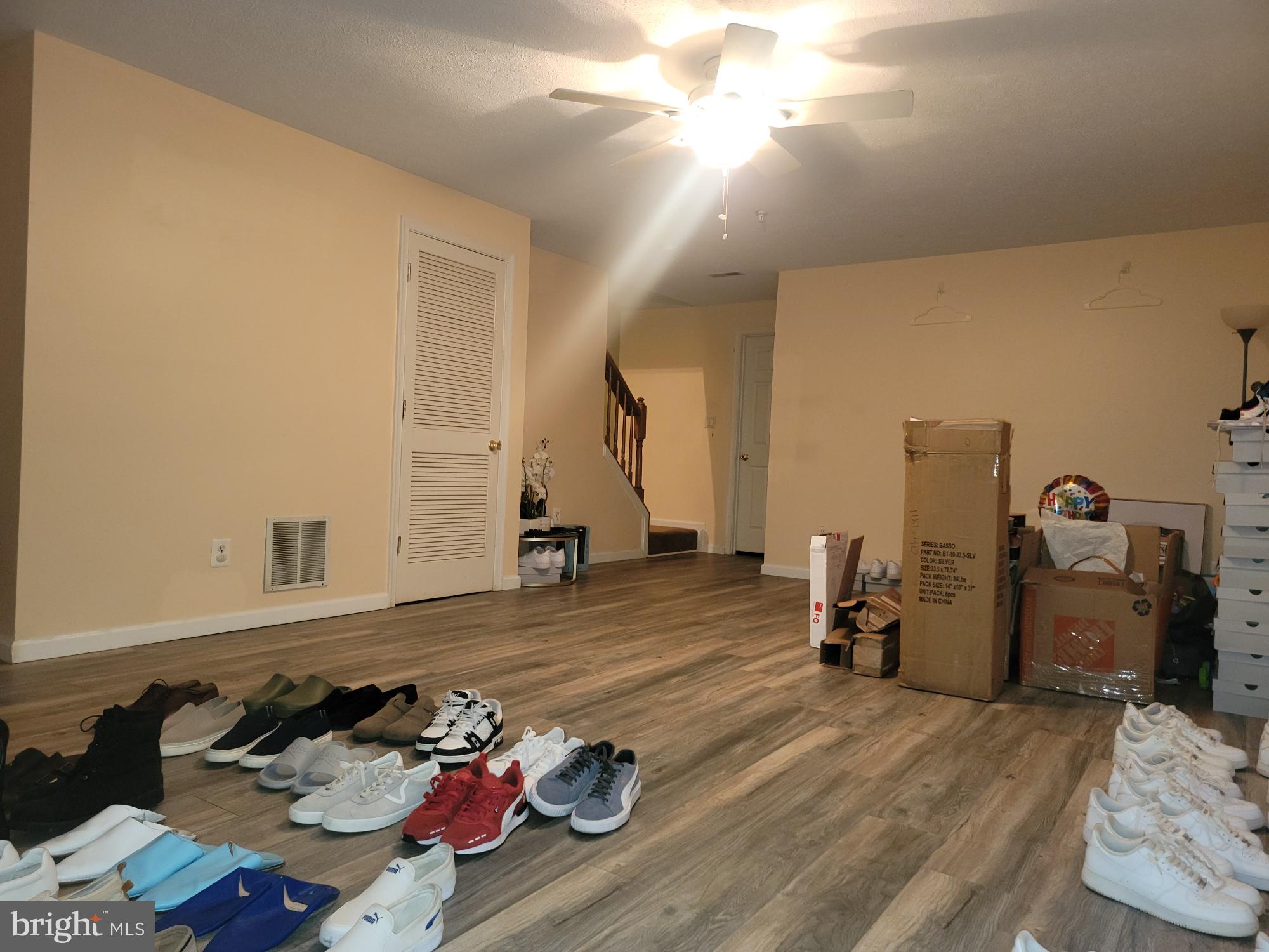 OAK COURT - Residential