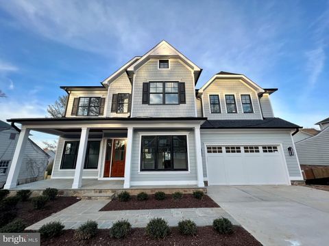 Photo of 7503 ELMORE LN, BETHESDA, MD 20817 (MLS # MDMC2049930) Photo of 7503 ELMORE LN, BETHESDA, MD 20817 (MLS # MDMC2049930)