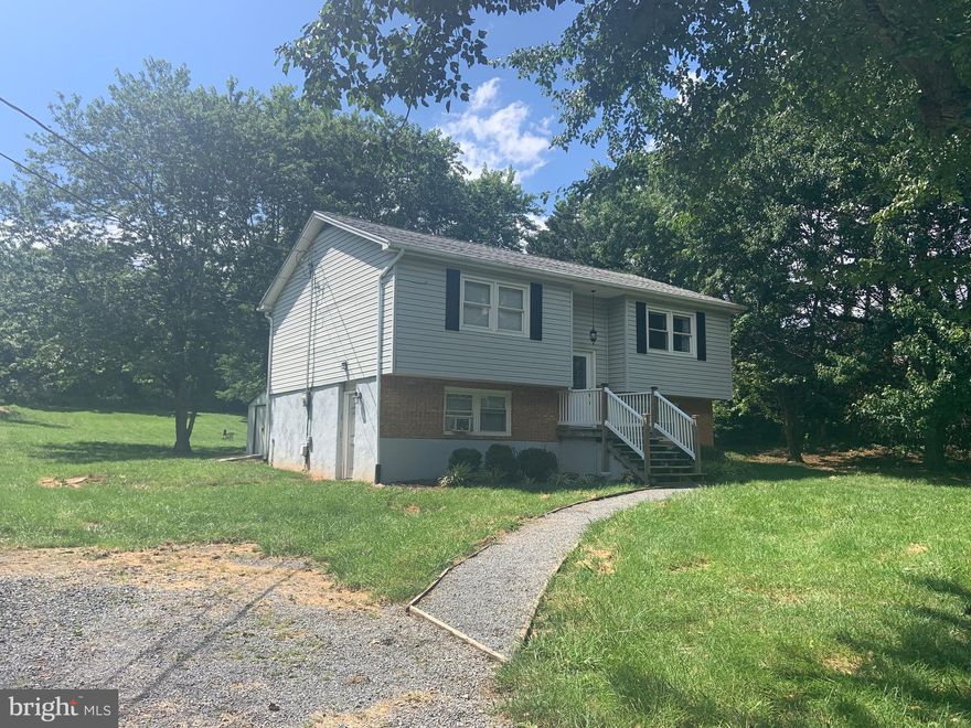 Spacious Split Foyer on almost 1 acre.  Two finished levels of living. Brand New Bathroom on Basement Level. Storage Shed. Pets considered on Case by Case basis see terms. No smoking.