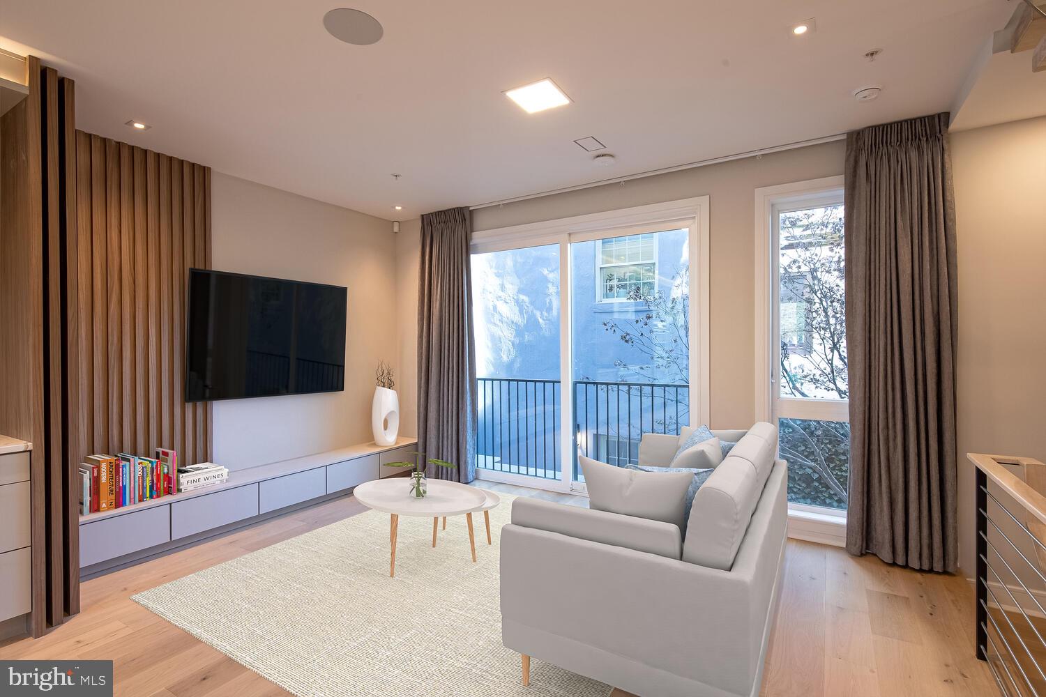 SOCIETY HILL - Residential