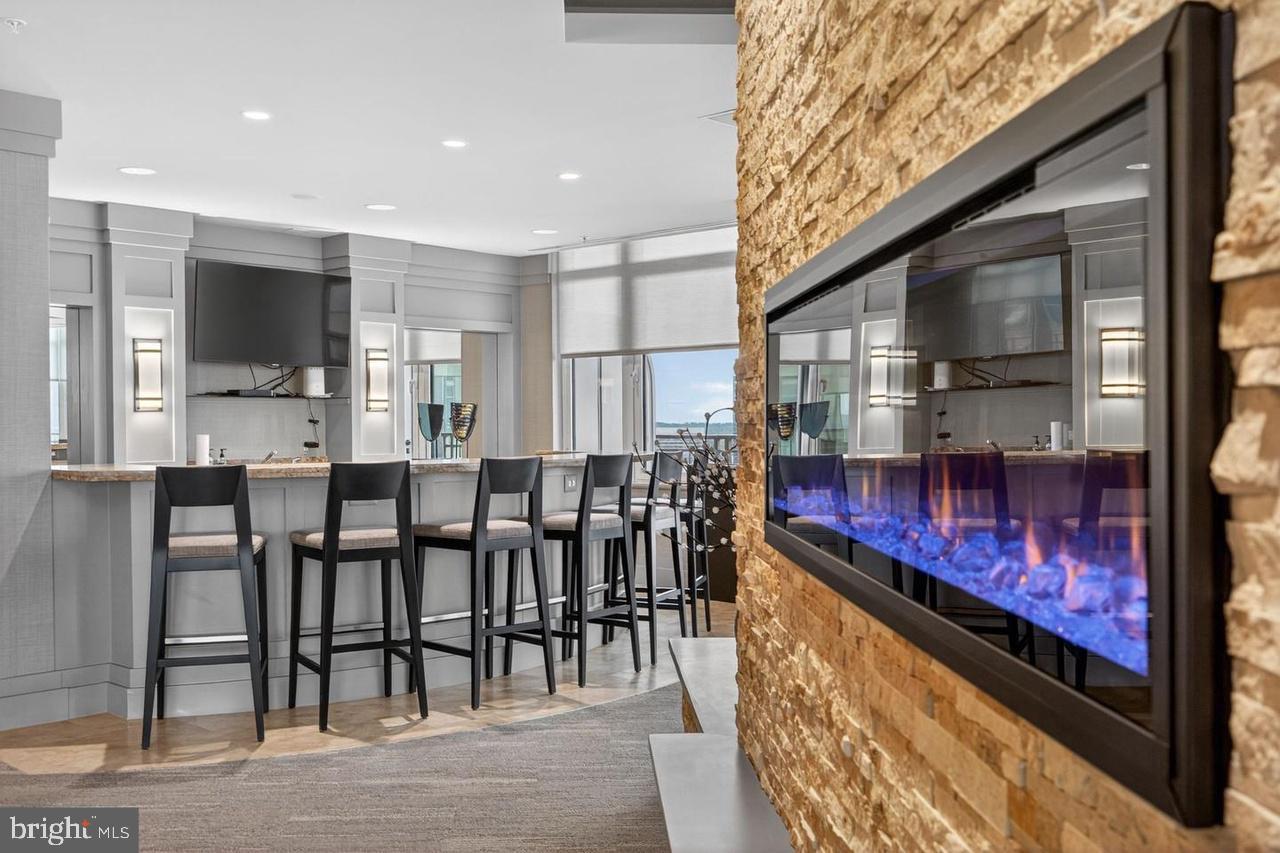 ONE PARK CREST CONDOMINIUM - Residential
