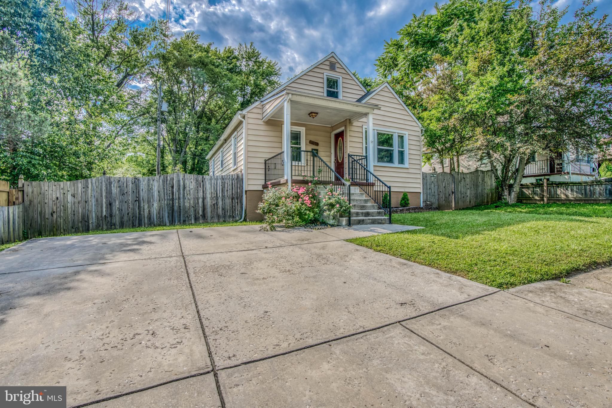 LAURAVILLE HISTORIC DISTRICT - Residential