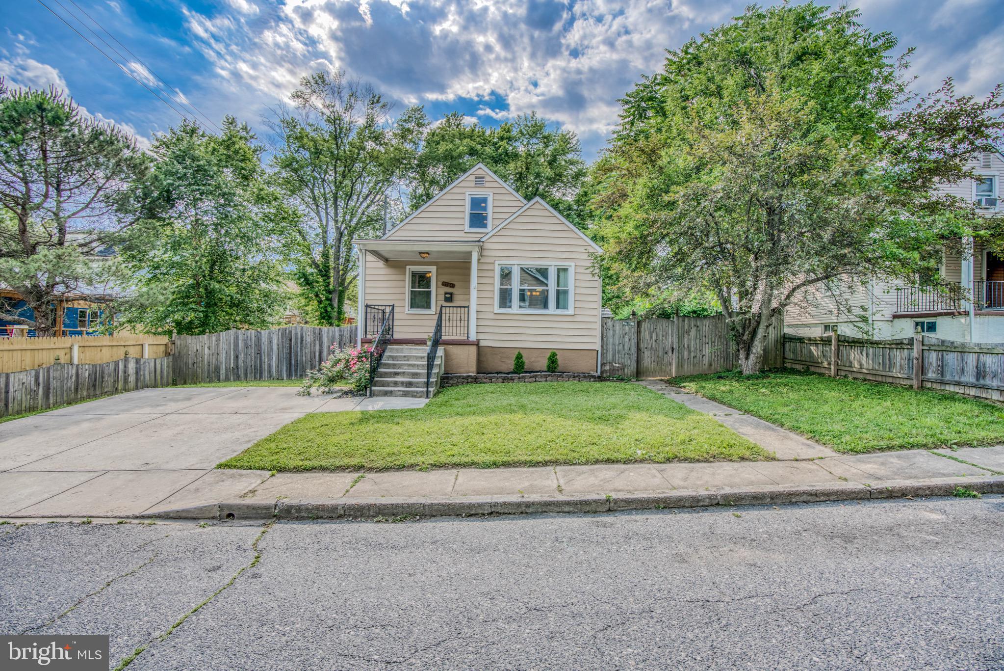 LAURAVILLE HISTORIC DISTRICT - Residential